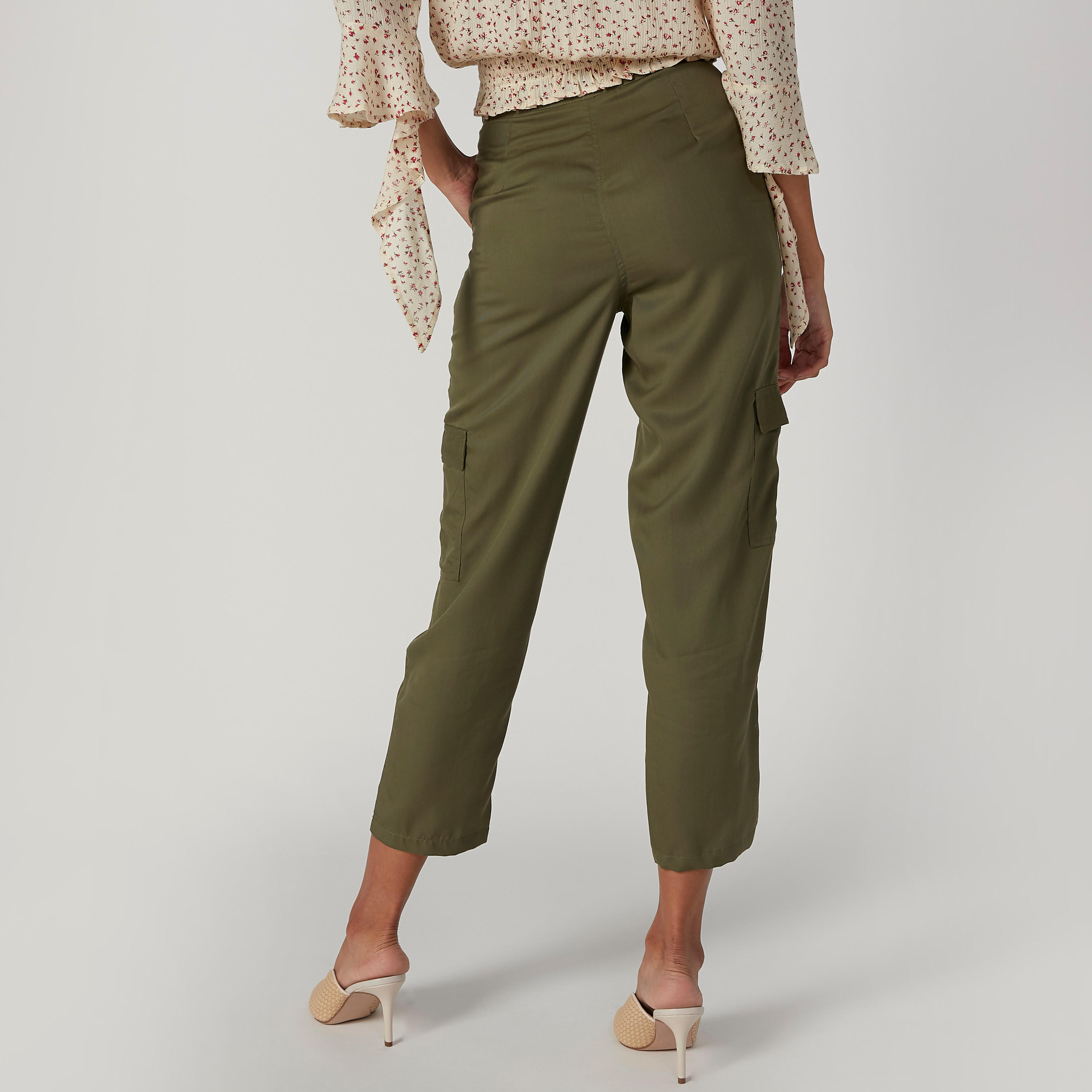 بنطلون قصير سادة بخصر متوسط الارتفاع وجيوب وأربطة-women-clothing-bottoms-trousers-image-2
