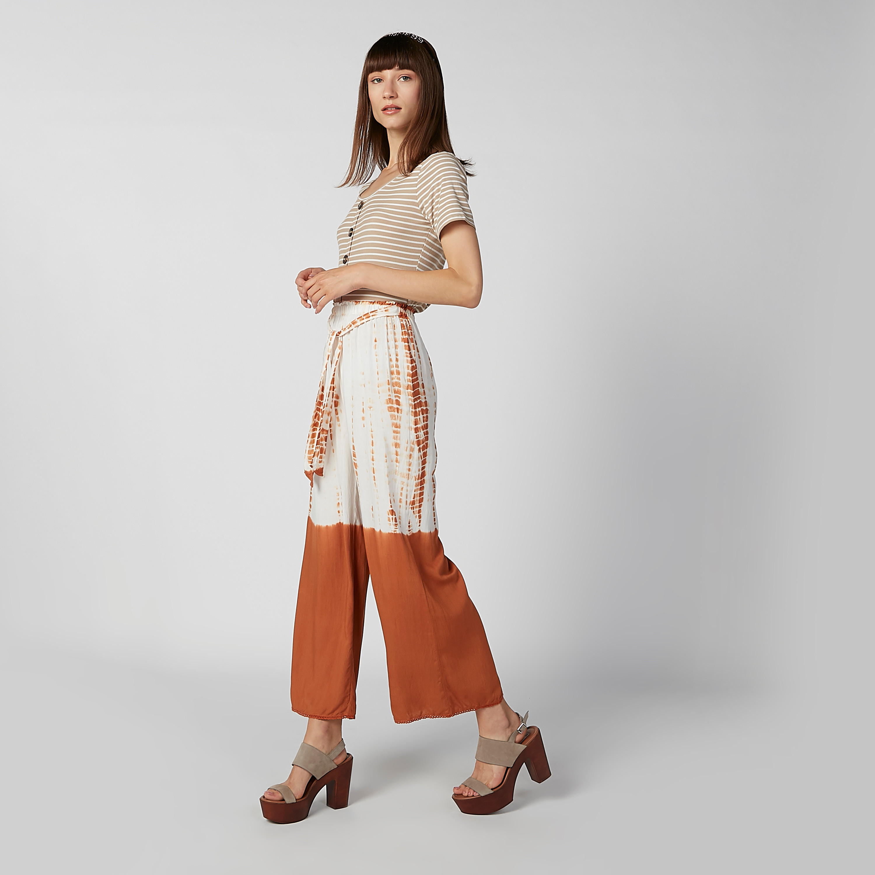 بنطلون مستدام بالازو بخصر متوسط الارتفاع وأربطة وطبعات -women-clothing-bottoms-trousers-image-1