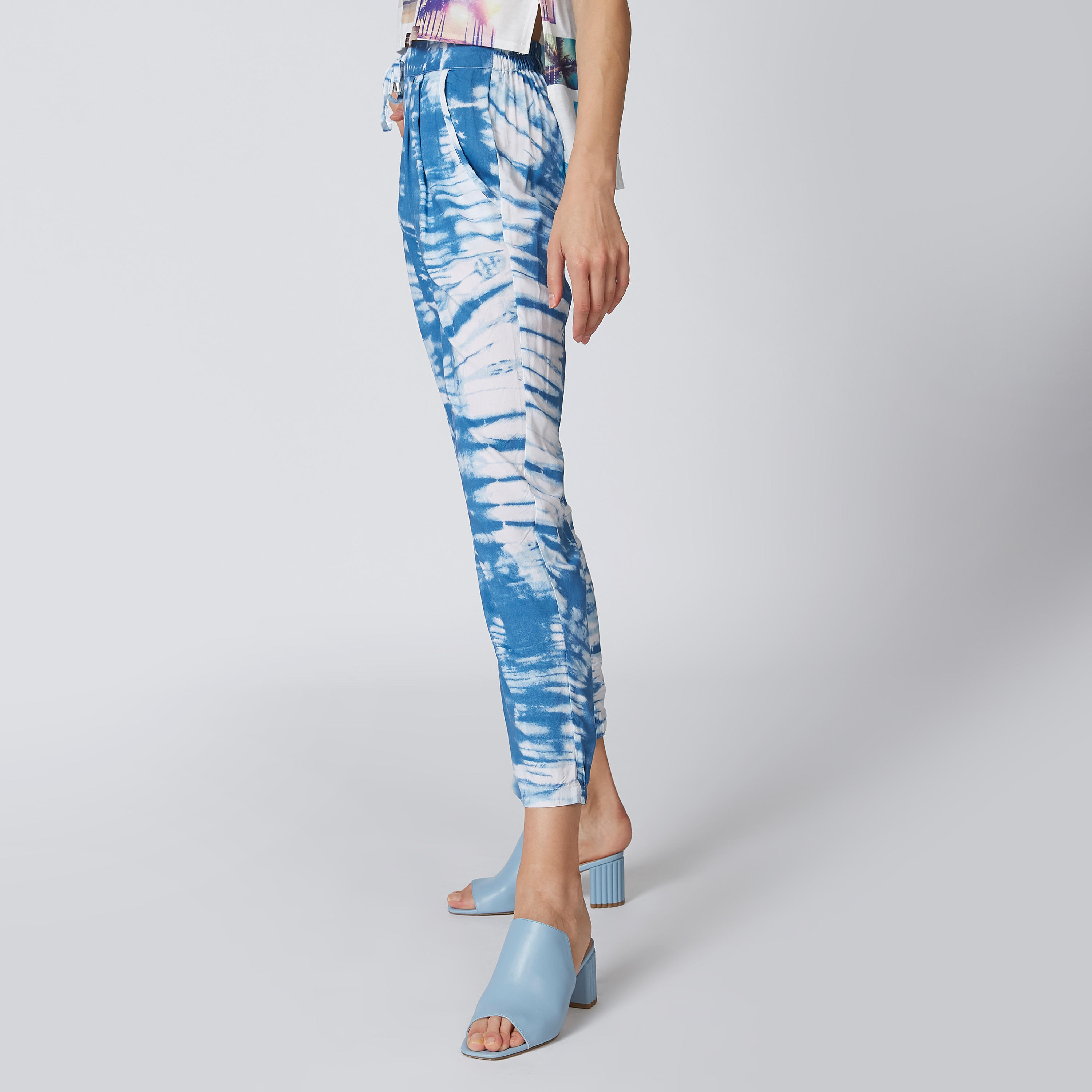 بنطلون بخصر متوسط الارتفاع وجيوب وطبعات -women-clothing-bottoms-trousers-image-1