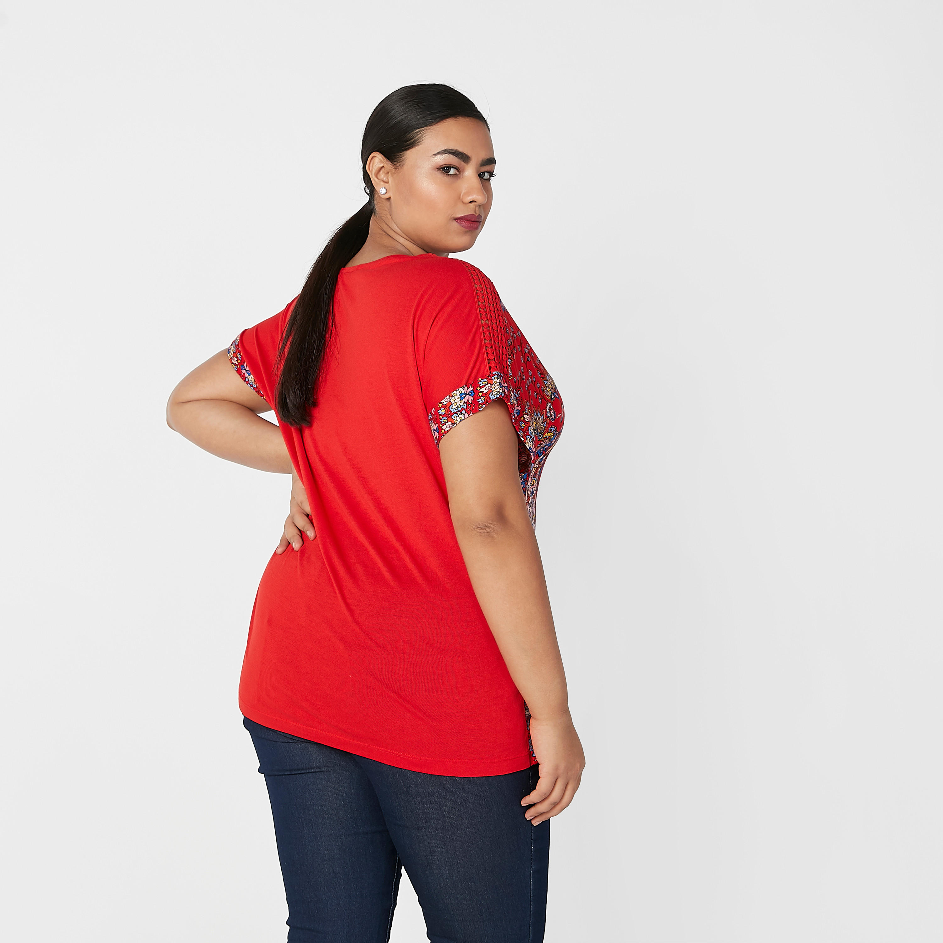 بلوزة مستدامة بياقة قارب وأكمام متصلة وطبعات-women-clothing-shirtsandblouses-blouses-image-4