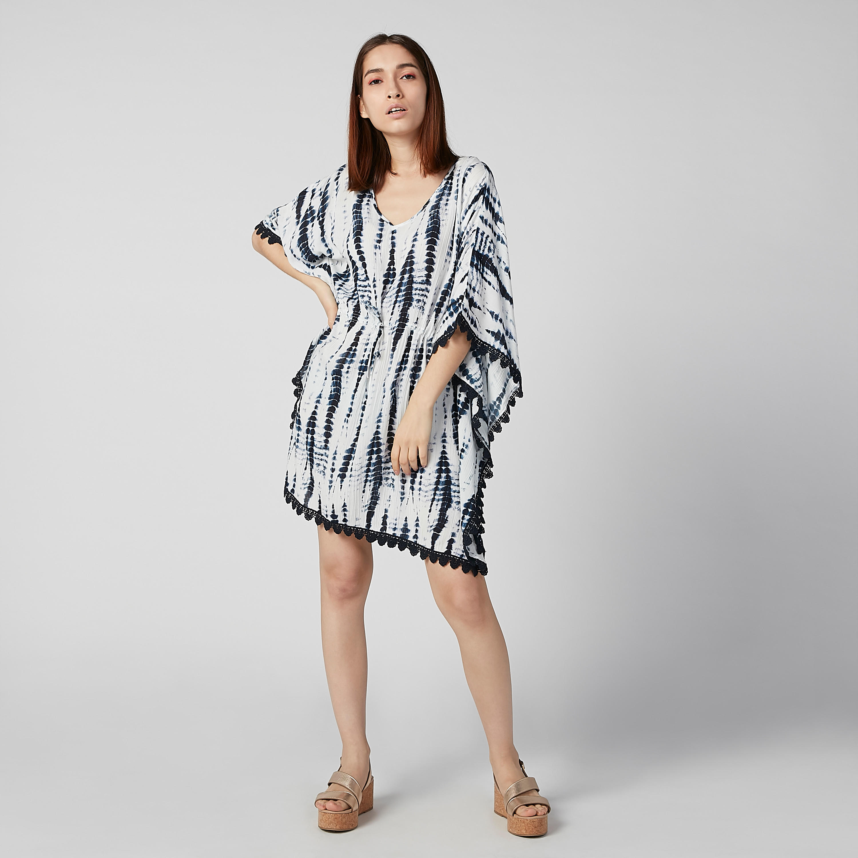 فستان بحر بياقة V وشرّابات وطبعات-women-clothing-swimandbeach-beachwear-image-1