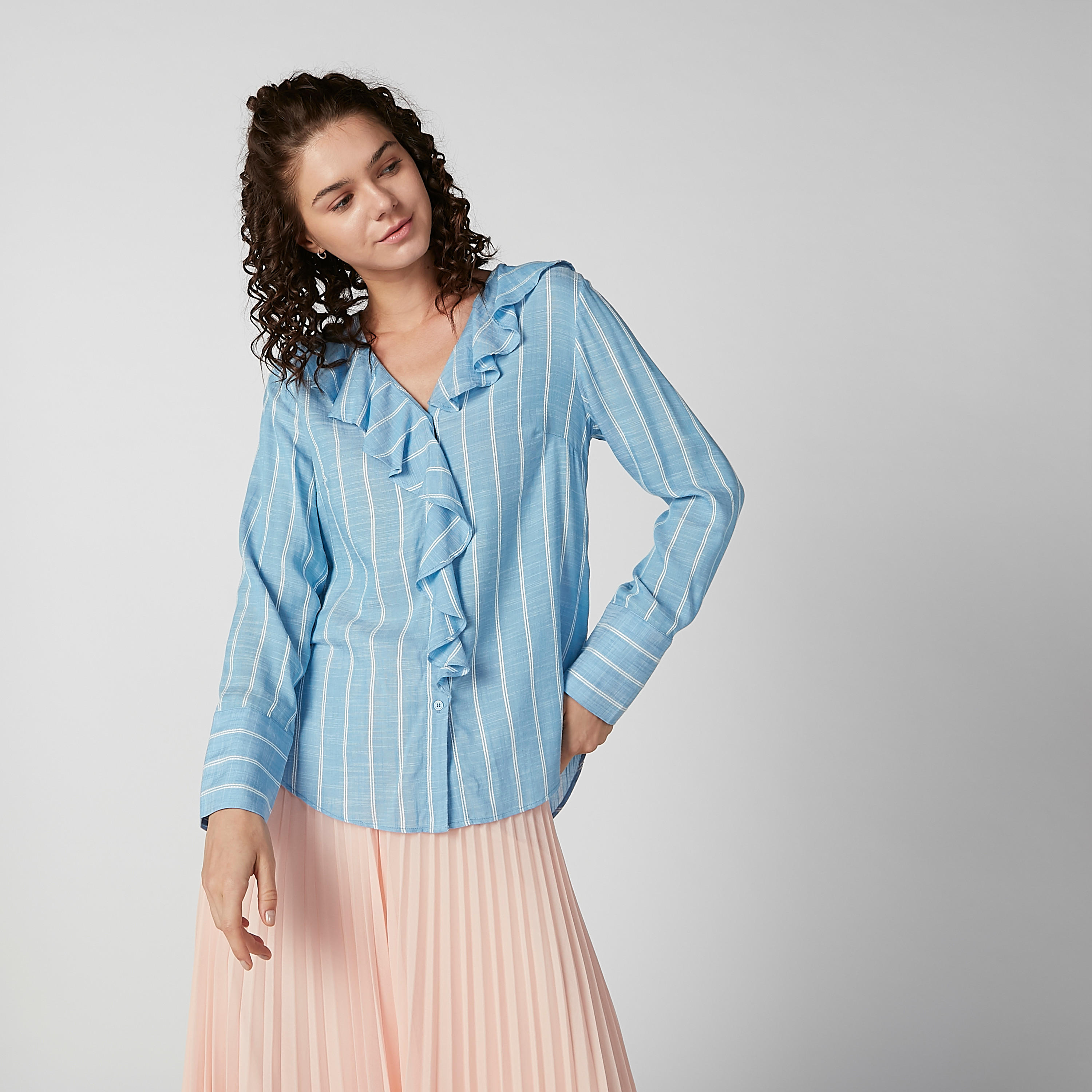 قميص مخطط بياقة V وأكمام طويلة-women-clothing-shirtsandblouses-shirts-image-1