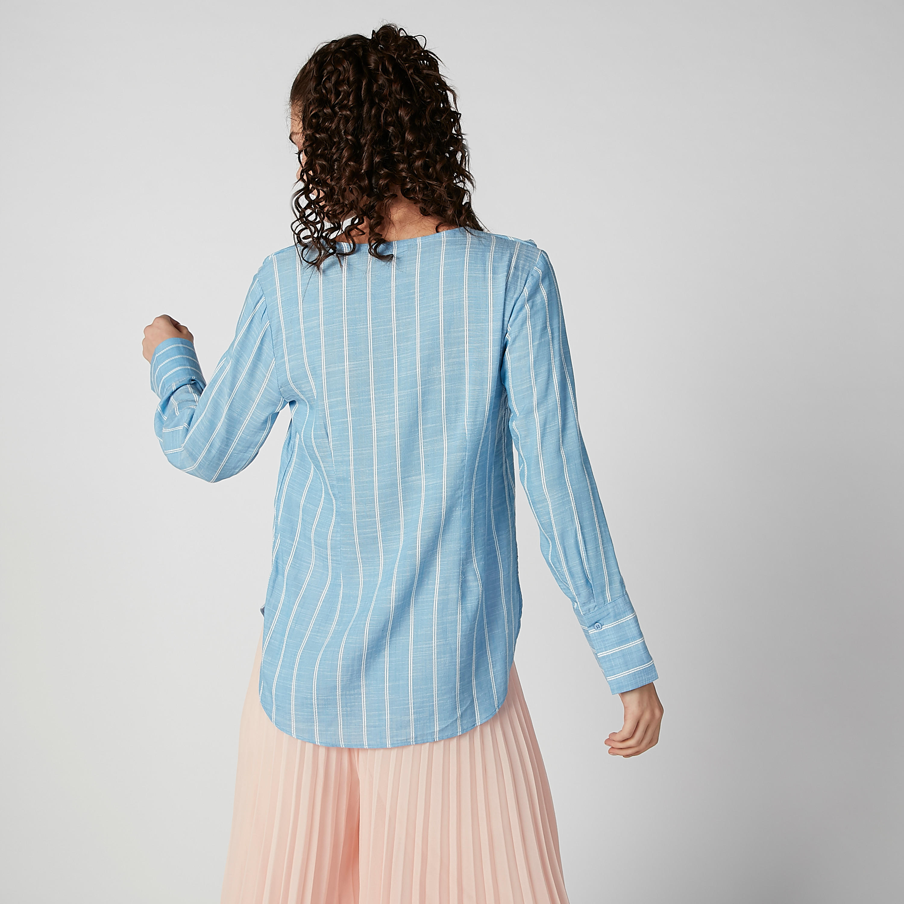 قميص مخطط بياقة V وأكمام طويلة-women-clothing-shirtsandblouses-shirts-image-4