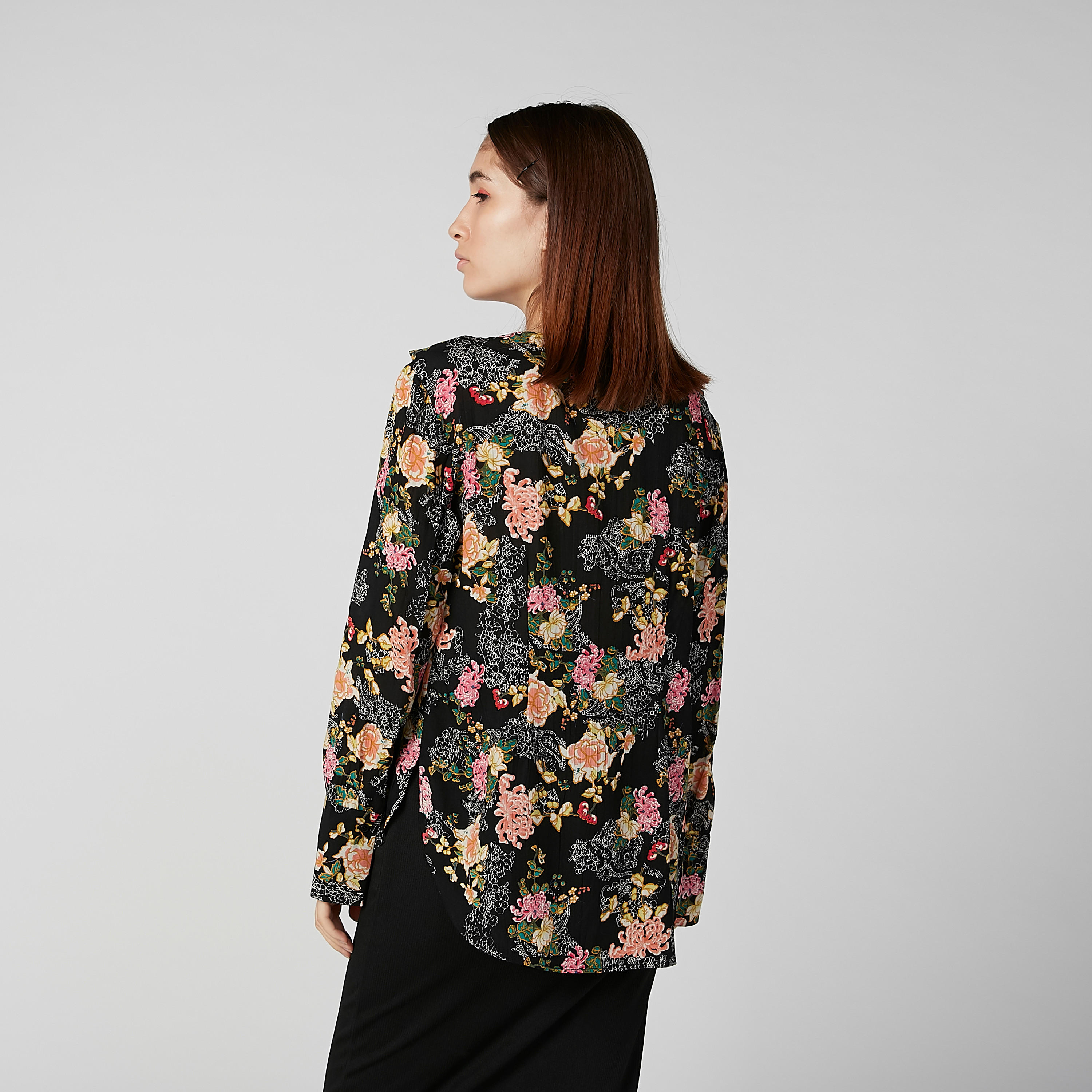 بلوزة بياقة V وأكمام طويلة وطبعات زهرية-women-clothing-shirtsandblouses-blouses-image-4