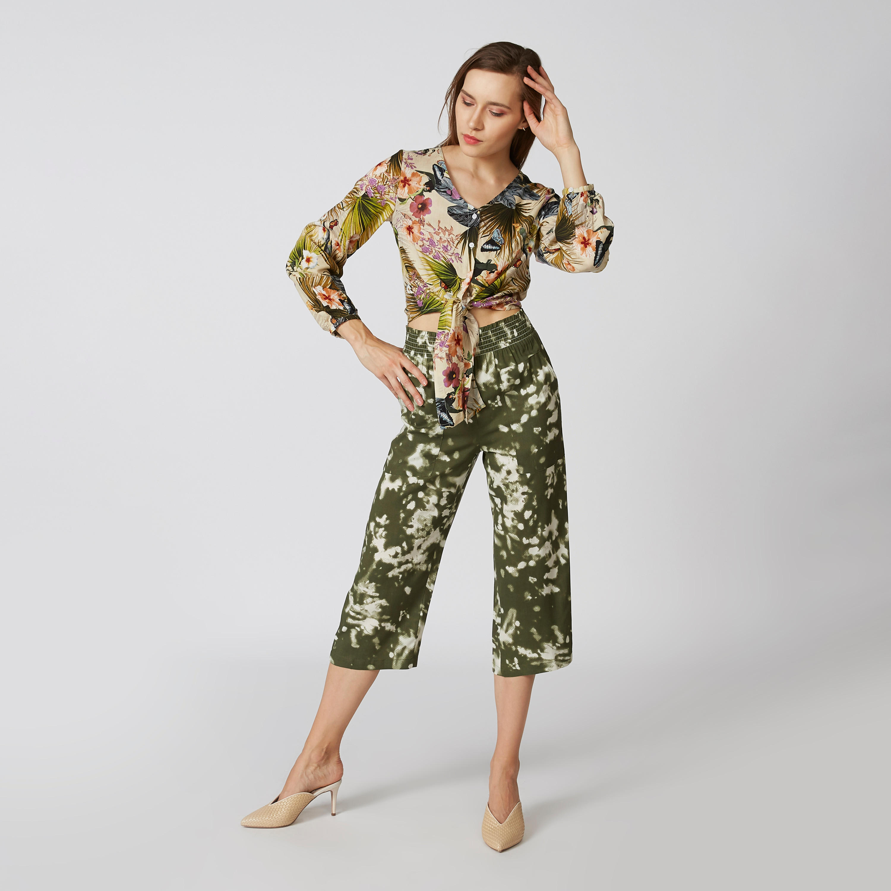 قميص بياقة V وأكمام بيشوب وطبعات-women-clothing-shirtsandblouses-shirts-image-2