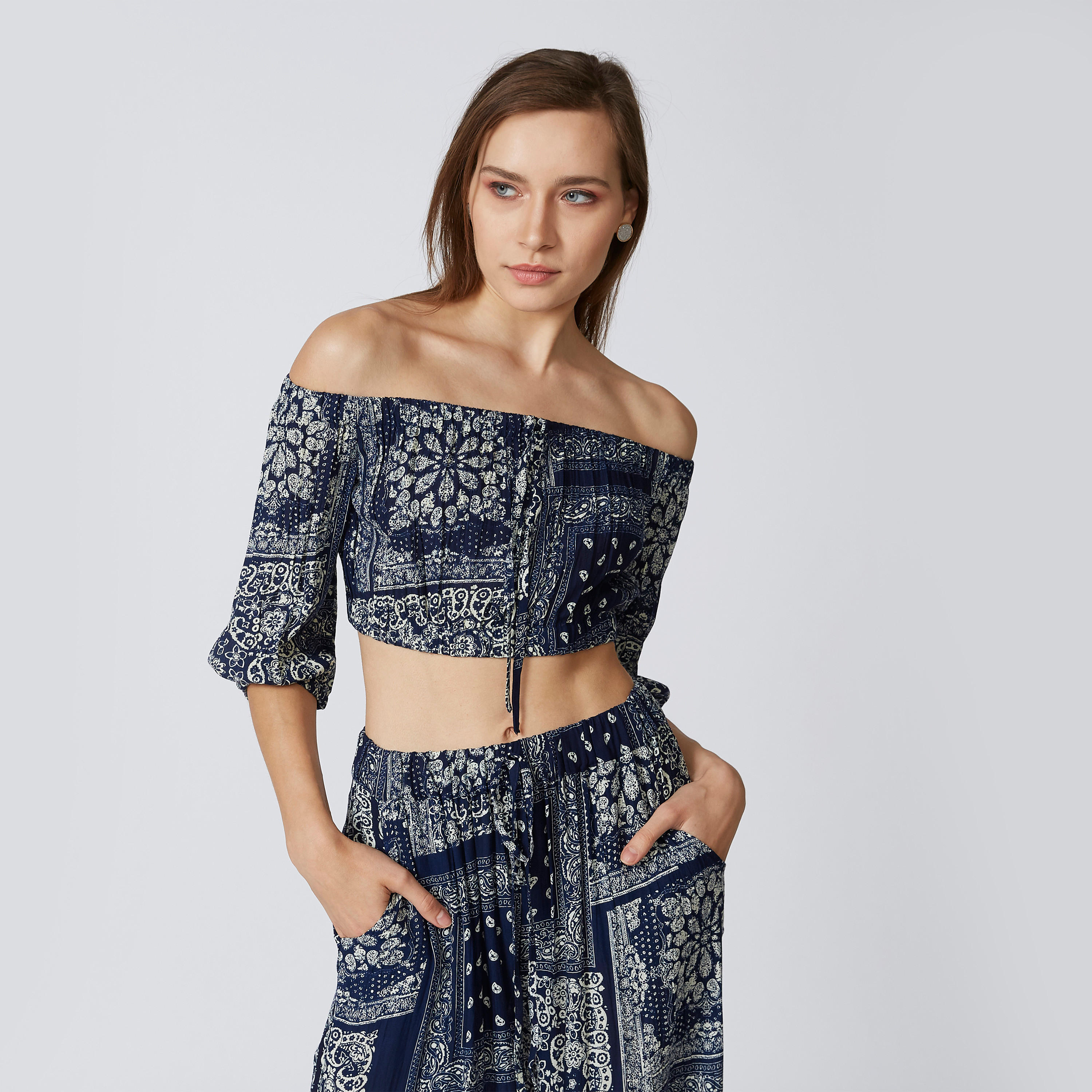 بلوزة قصيرة مكشوفة الأكتاف بأكمام 3/4 وطبعات-women-clothing-shirtsandblouses-blouses-image-1
