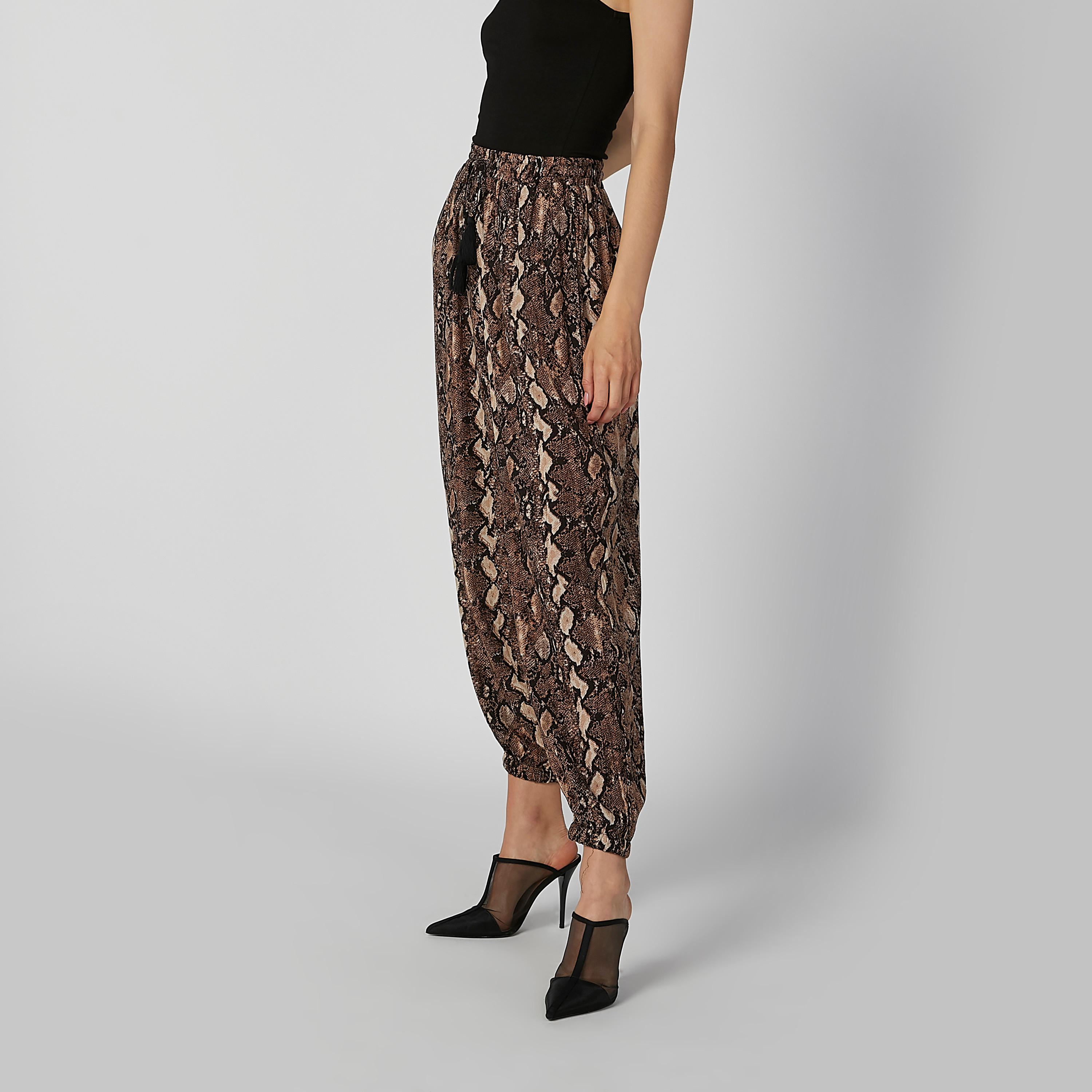 بنطلون بخصر مرن وجيوب-women-clothing-bottoms-trousers-image-3