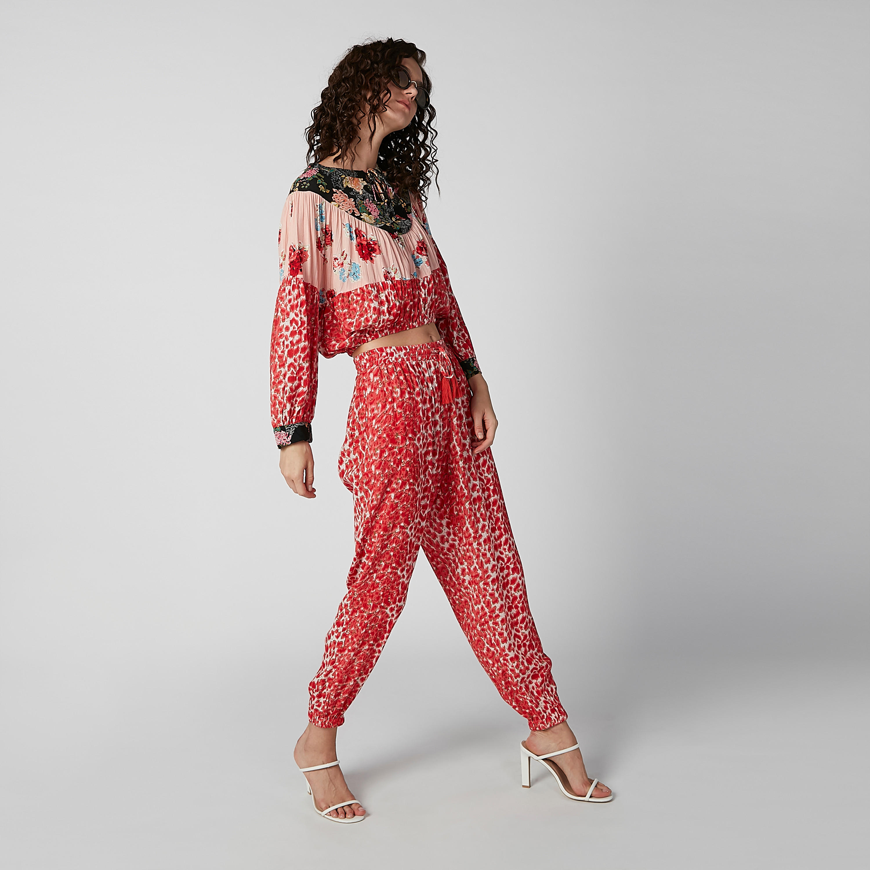 بنطلون بخصر مطّاطي مرن ورباط وطبعات-women-clothing-bottoms-trousers-image-4