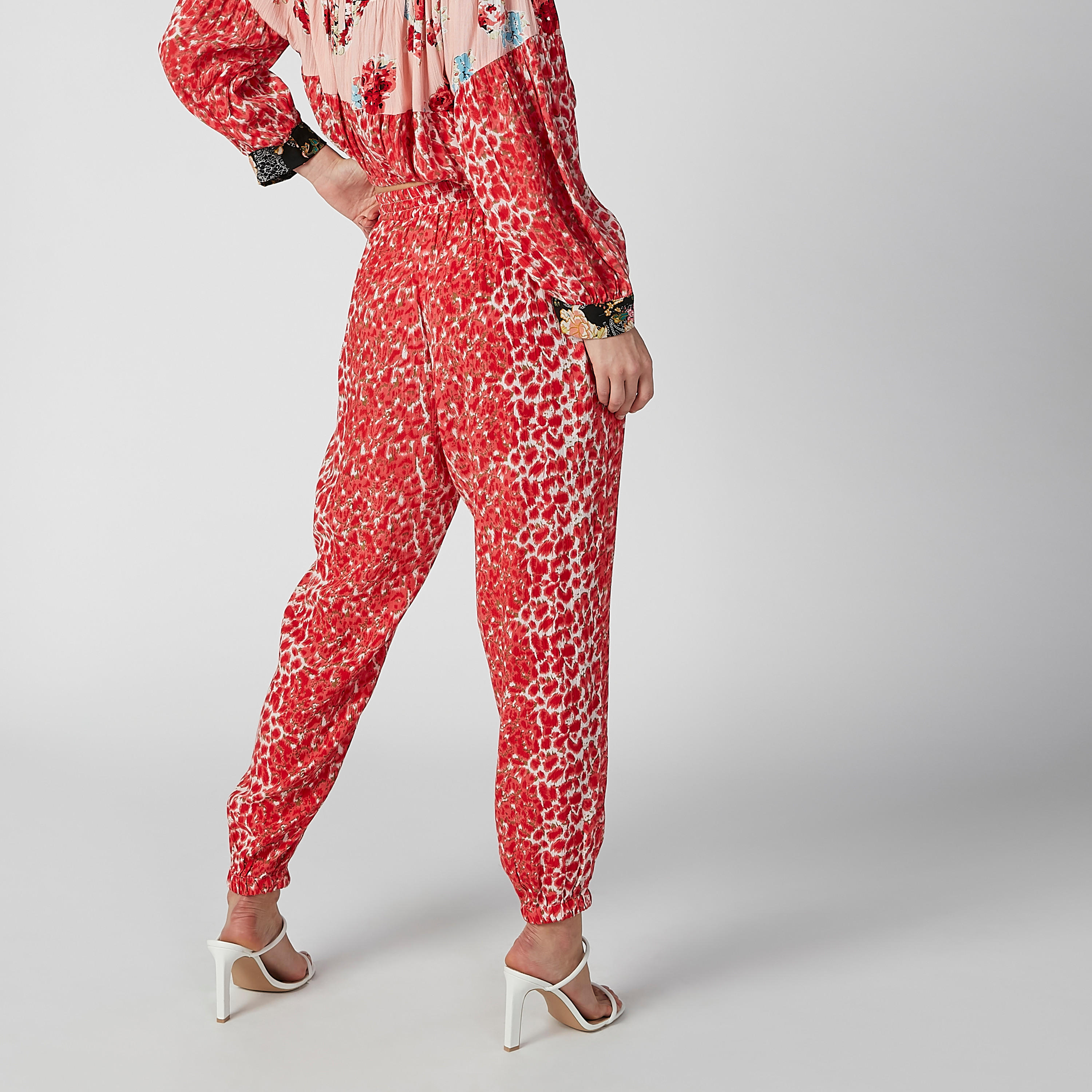 بنطلون بخصر مطّاطي مرن ورباط وطبعات-women-clothing-bottoms-trousers-image-2