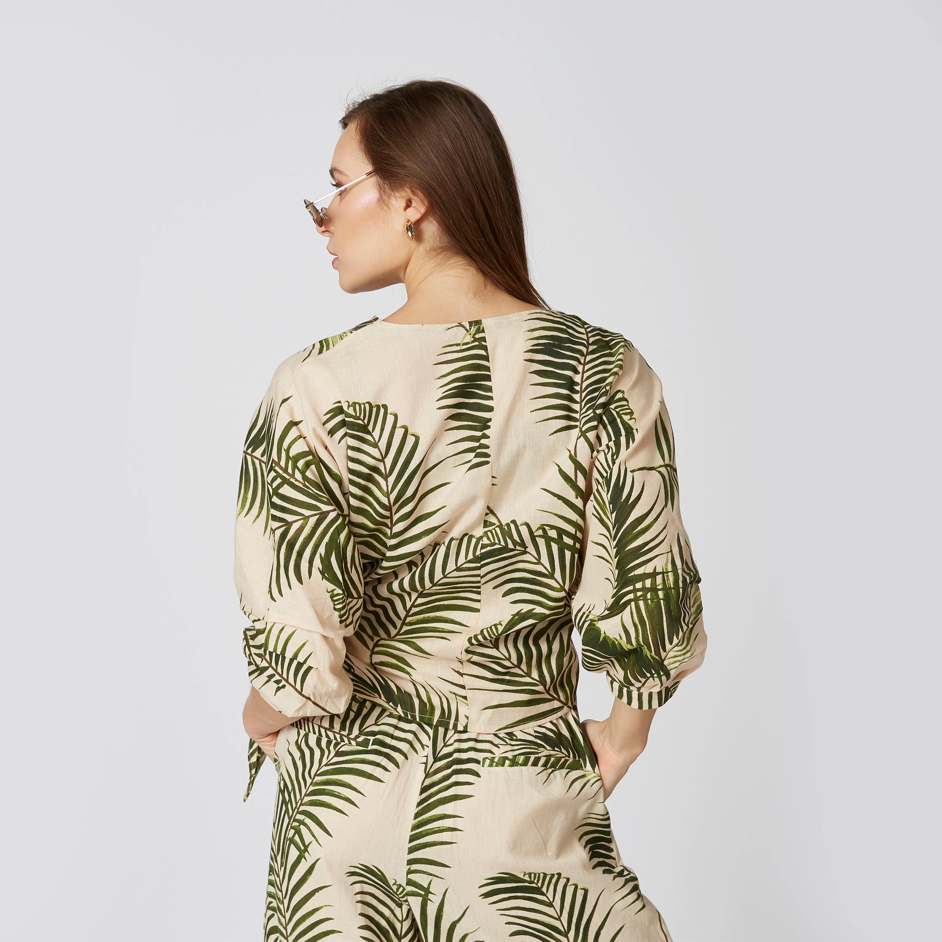 بلوزة بياقة V وأربطة وطبعات-women-clothing-shirtsandblouses-blouses-image-2