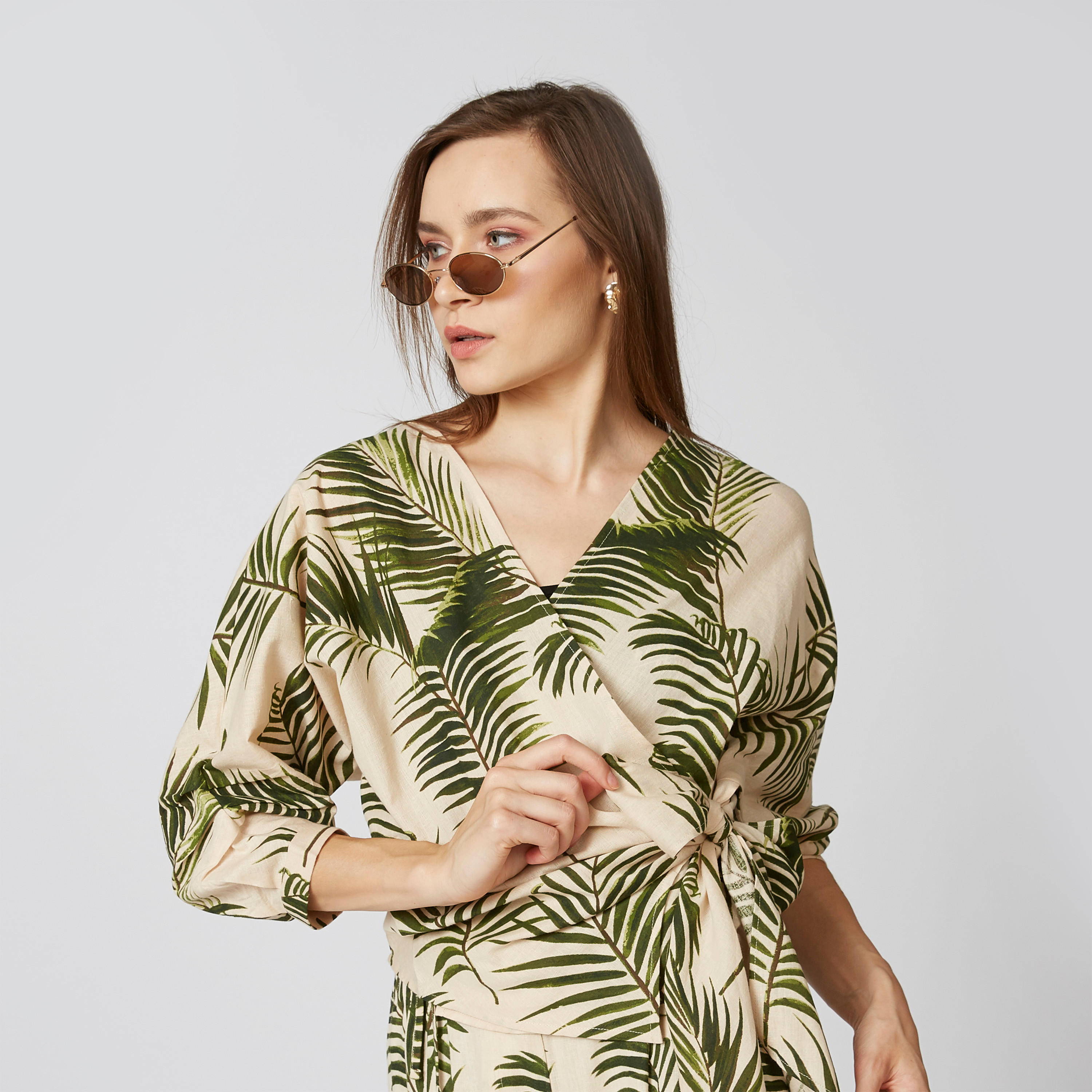 بلوزة بياقة V وأربطة وطبعات-women-clothing-shirtsandblouses-blouses-image-3