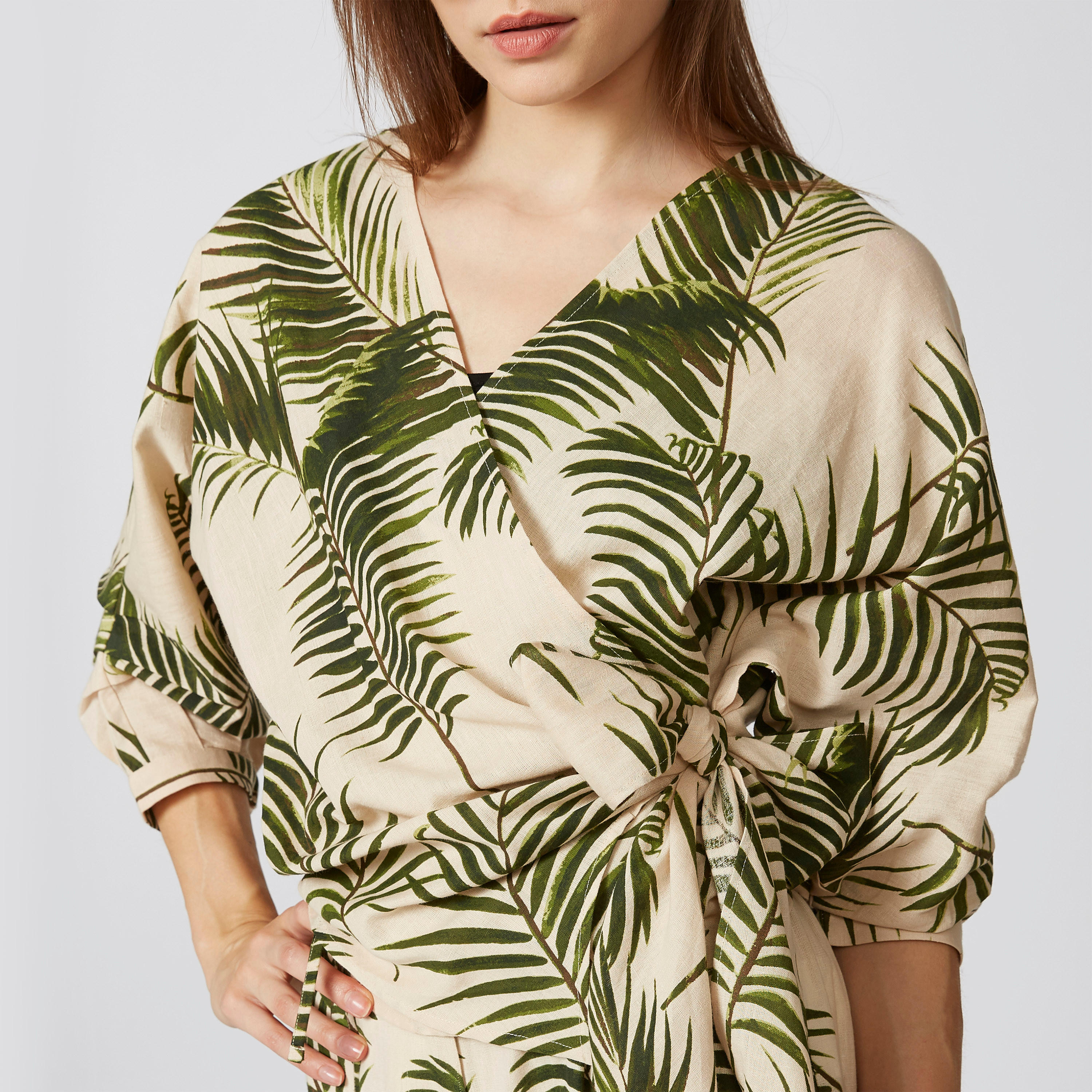 بلوزة بياقة V وأربطة وطبعات-women-clothing-shirtsandblouses-blouses-image-4
