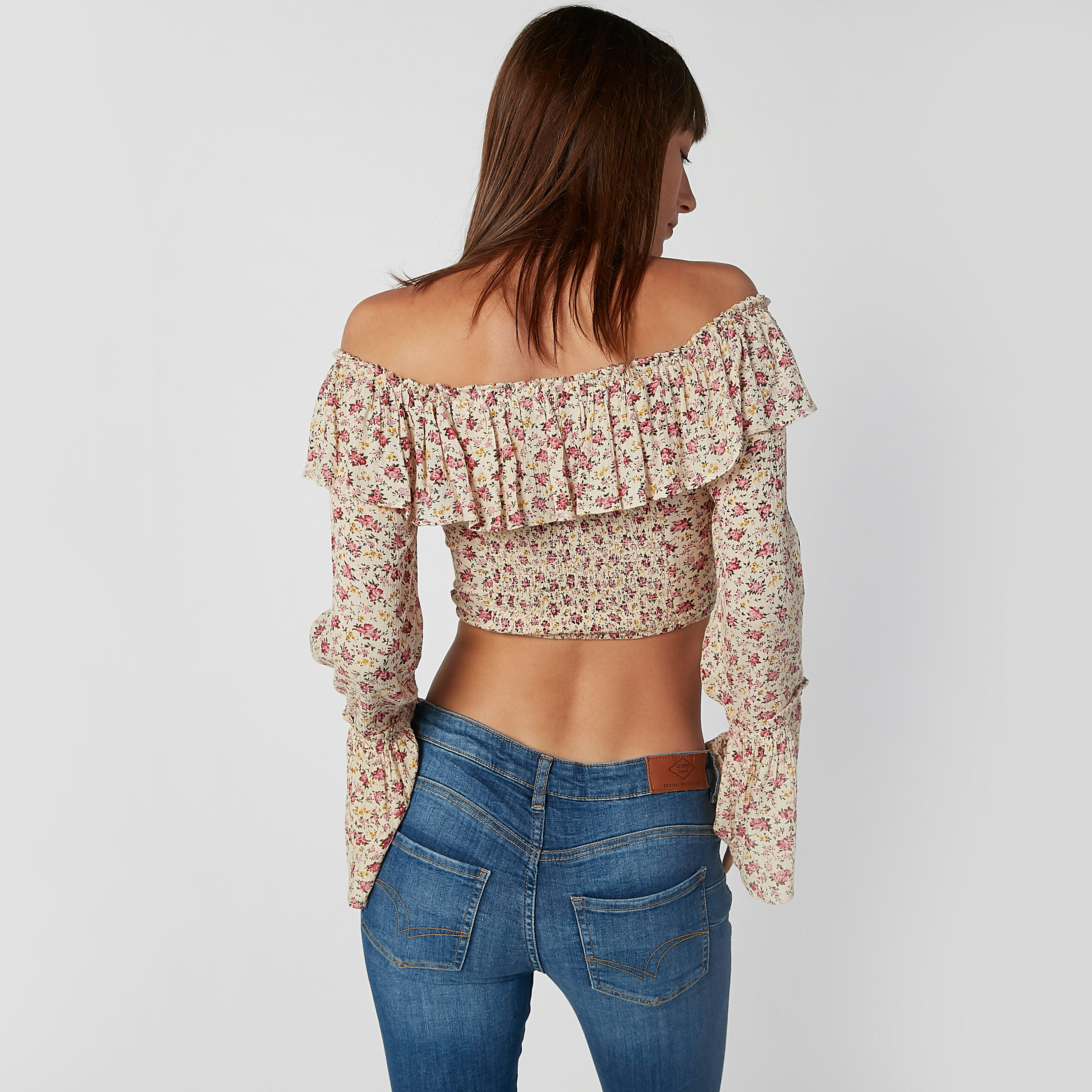 بلوزة قصيرة بياقة طوق وأكمام جرس وطبعات-women-clothing-shirtsandblouses-blouses-image-3