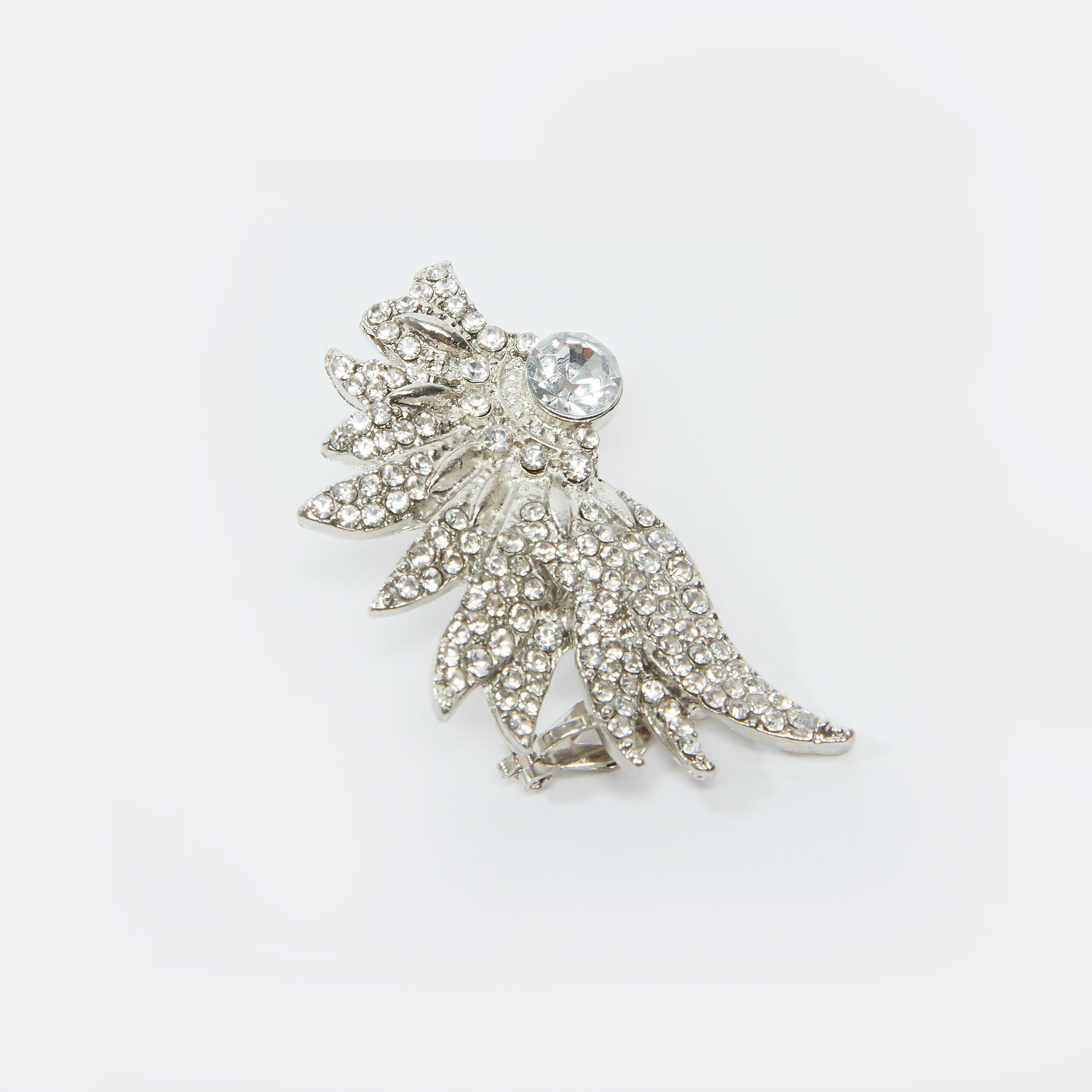 حلق مرّصع بمكبس إغلاق-women-watchesandjewellery-jewellery-earrings-image-1