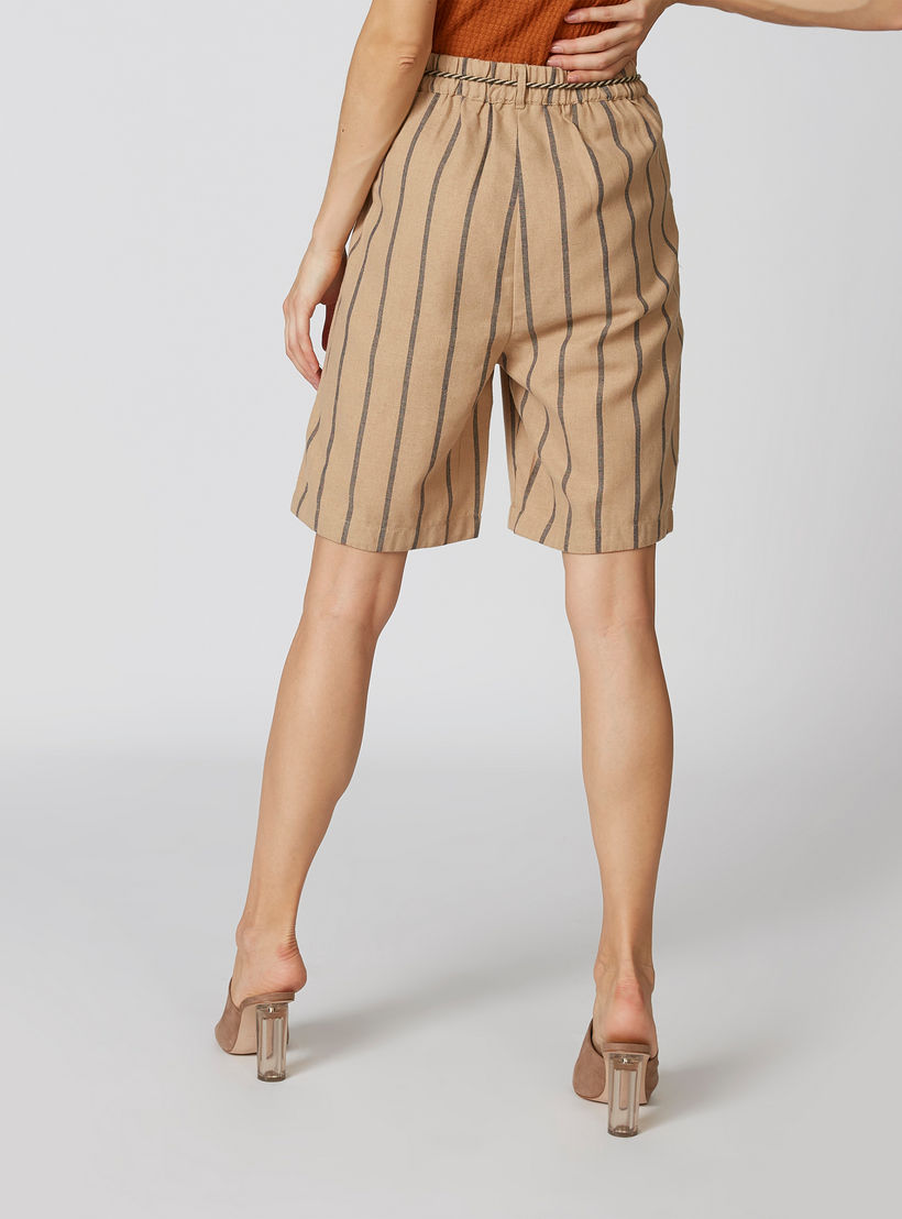 شورت مخطط بخصر مطّاطي وجيوب-women-clothing-bottoms-shorts-image-2