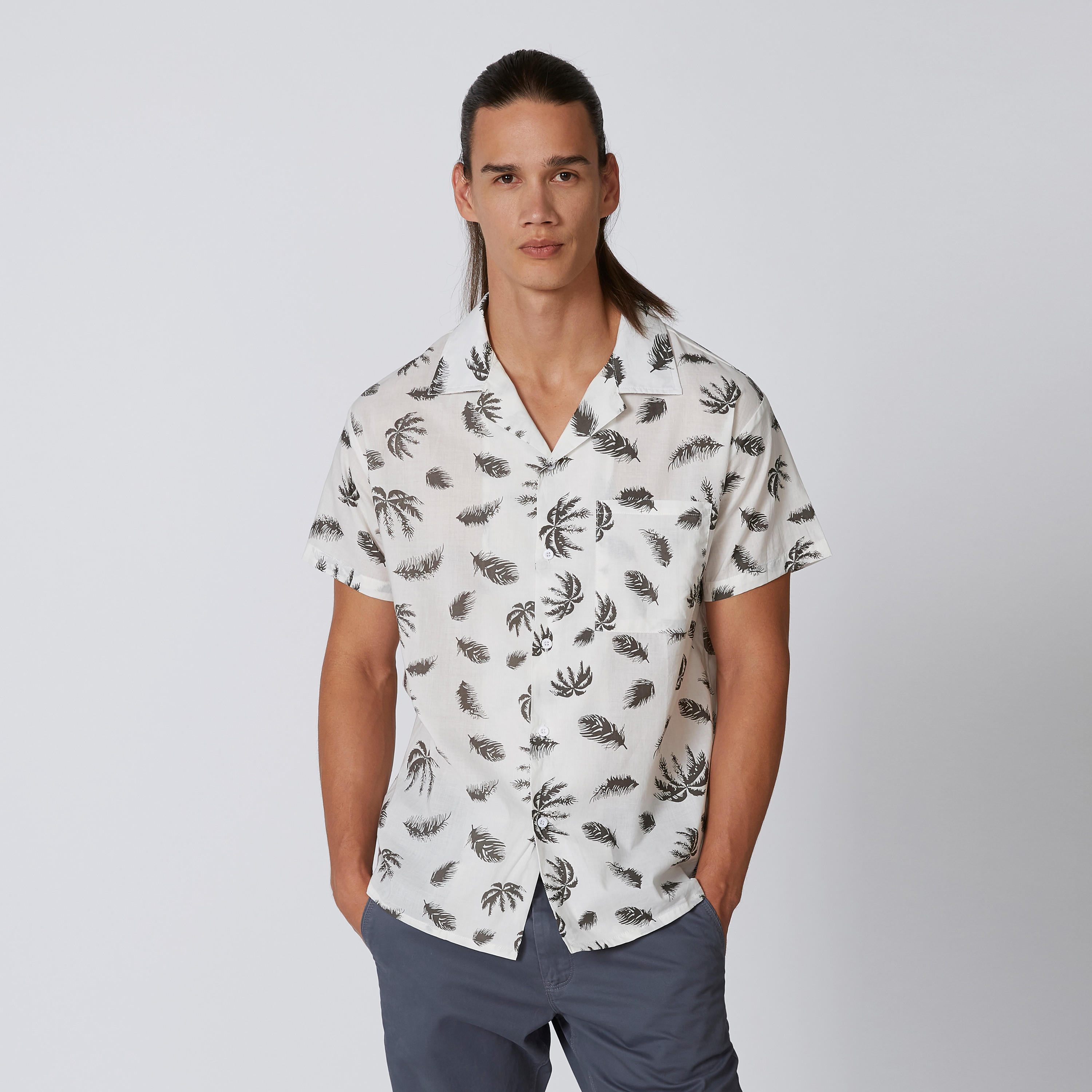 قميص بأكمام قصيرة وجيب على الصدر وطبعات-men-clothing-shirts-image-1