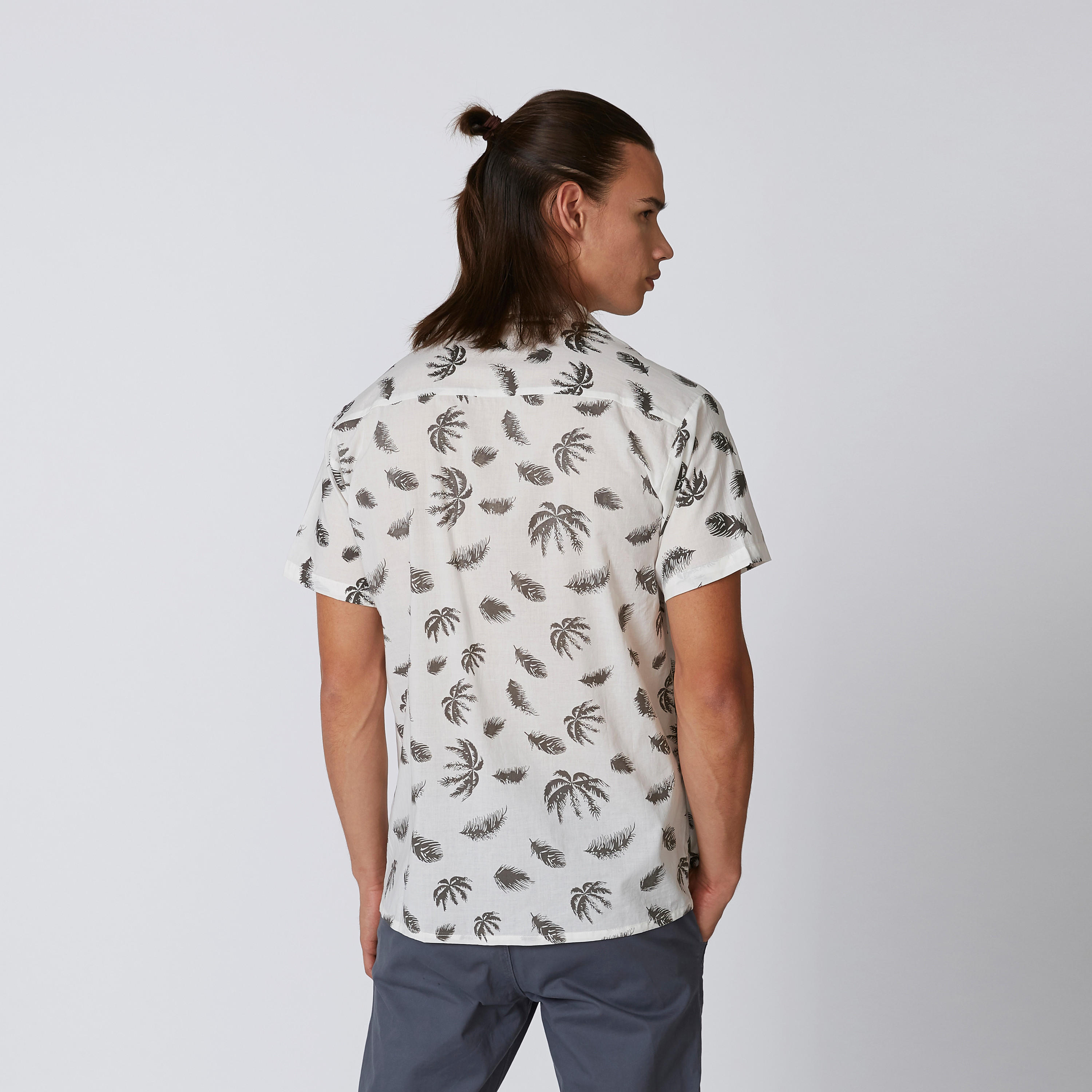 قميص بأكمام قصيرة وجيب على الصدر وطبعات-men-clothing-shirts-image-3