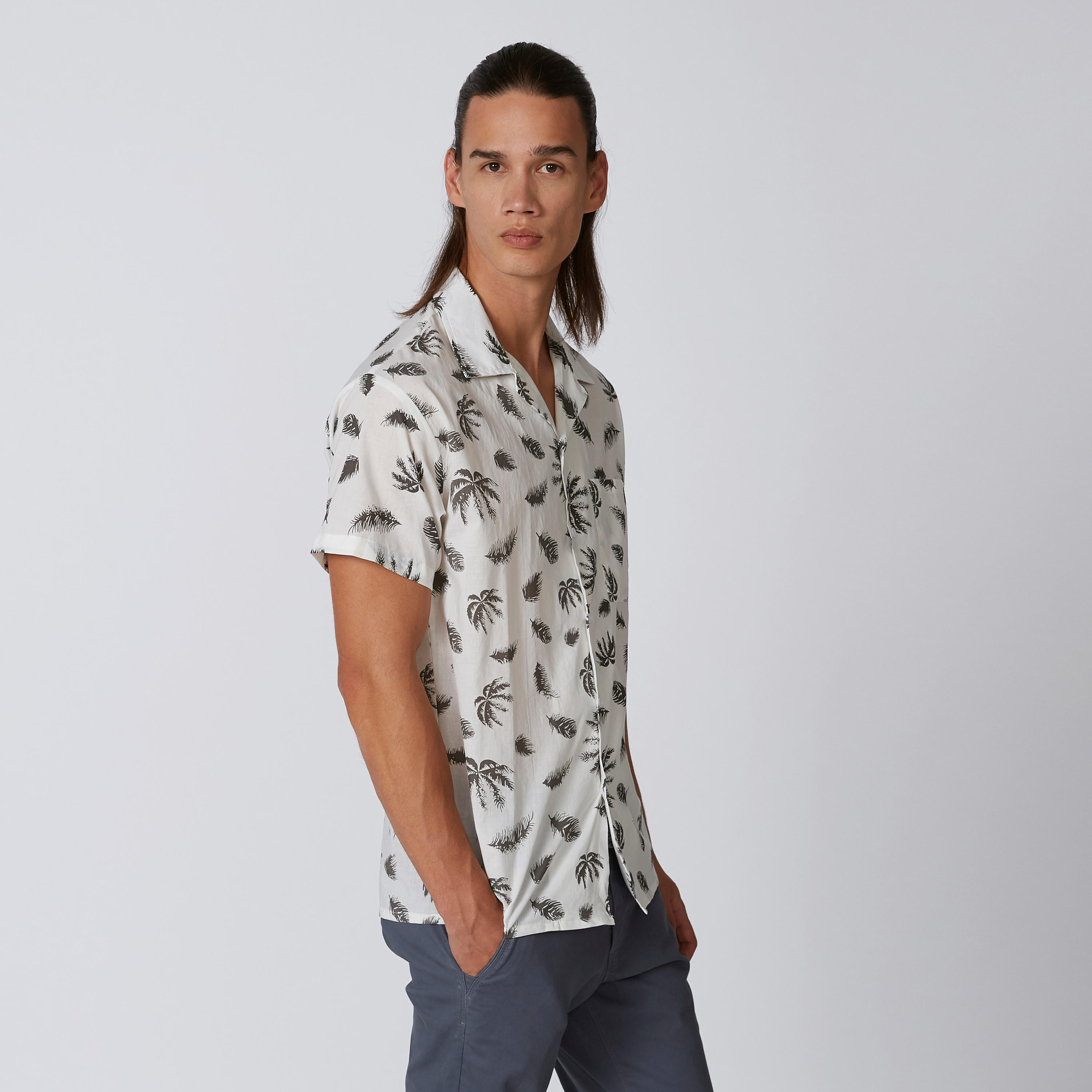 قميص بأكمام قصيرة وجيب على الصدر وطبعات-men-clothing-shirts-image-5