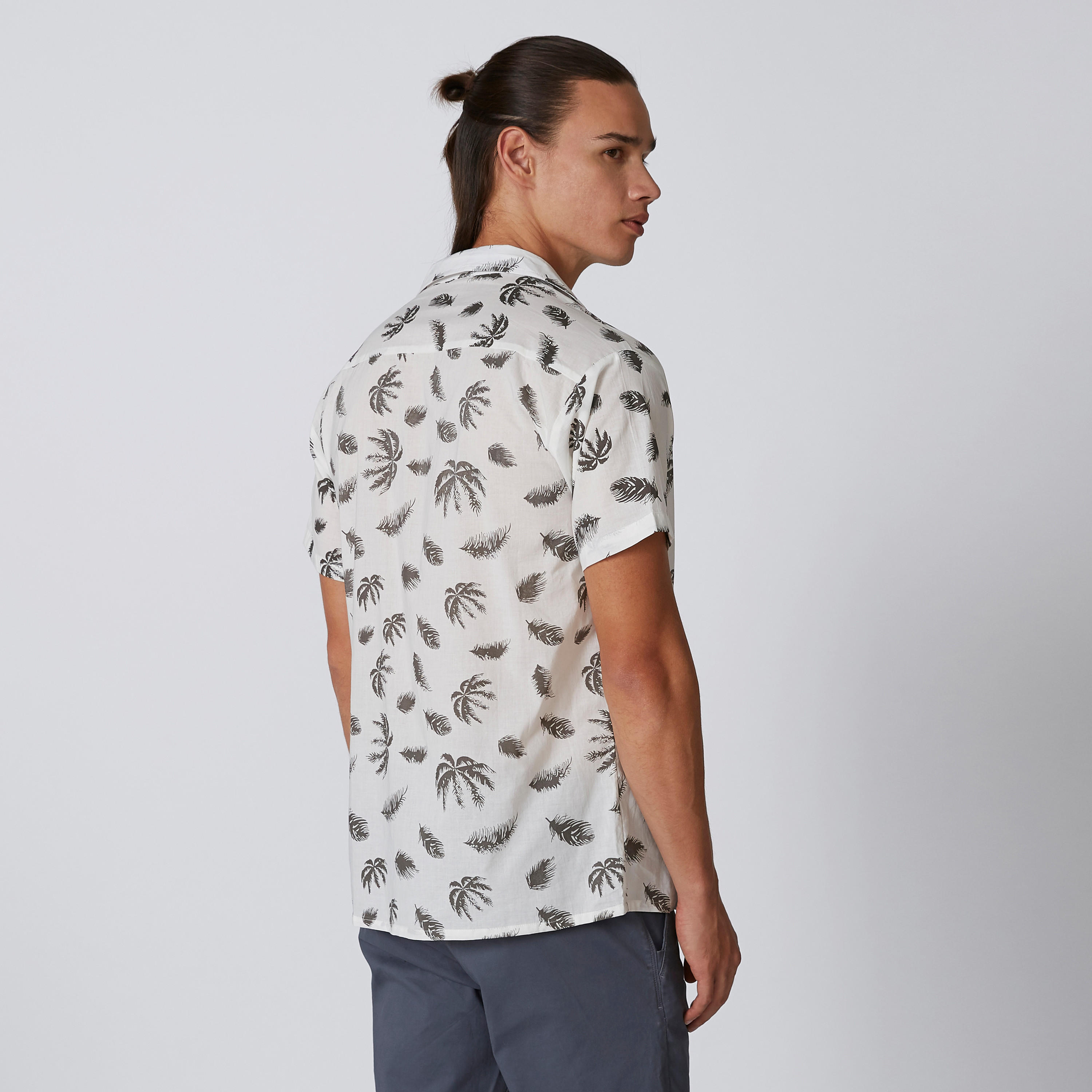 قميص بأكمام قصيرة وجيب على الصدر وطبعات-men-clothing-shirts-image-6