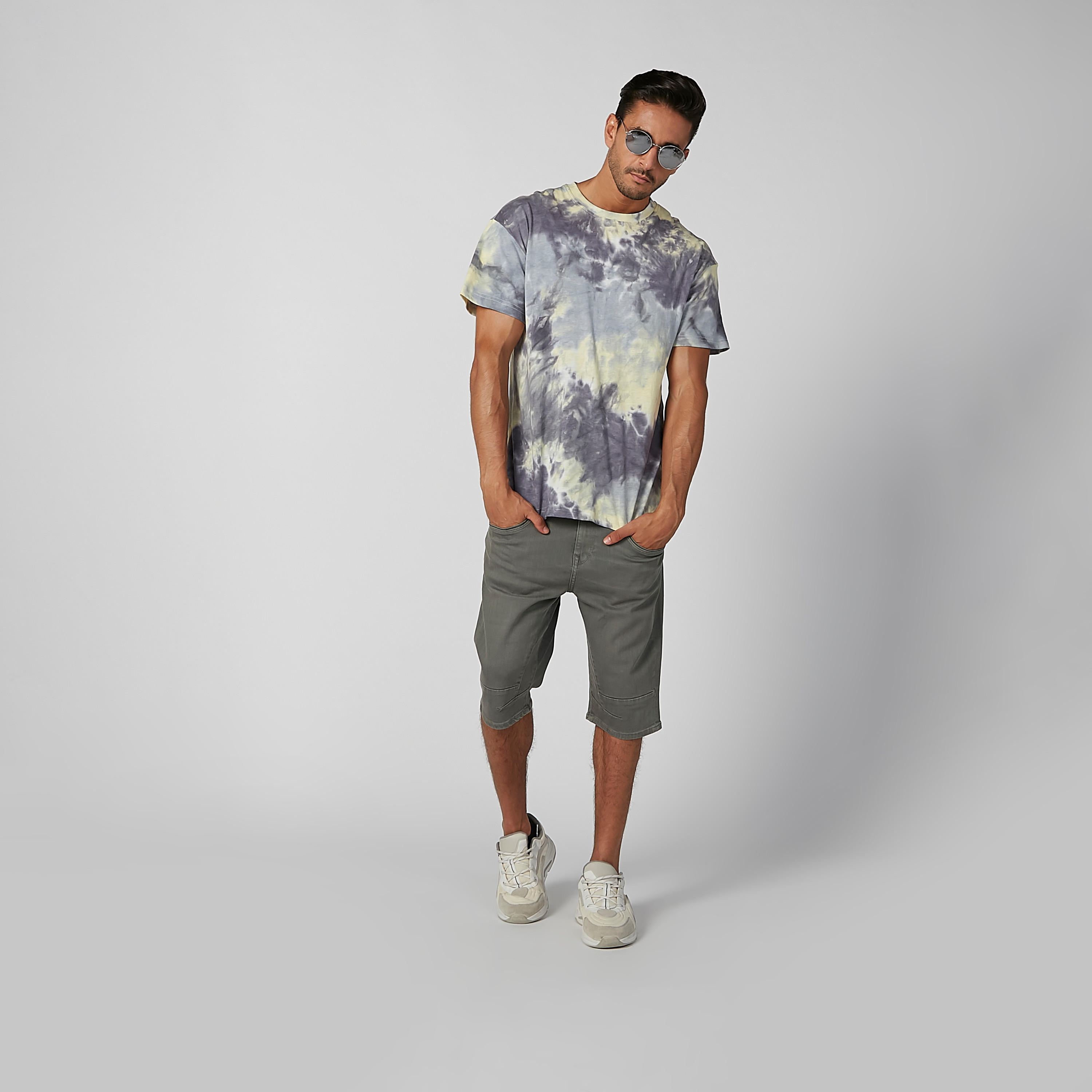 تيشيرت بياقة مستديرة وأكمام قصيرة وطبعات-men-clothing-tshirtsandpolos-tshirts-image-1
