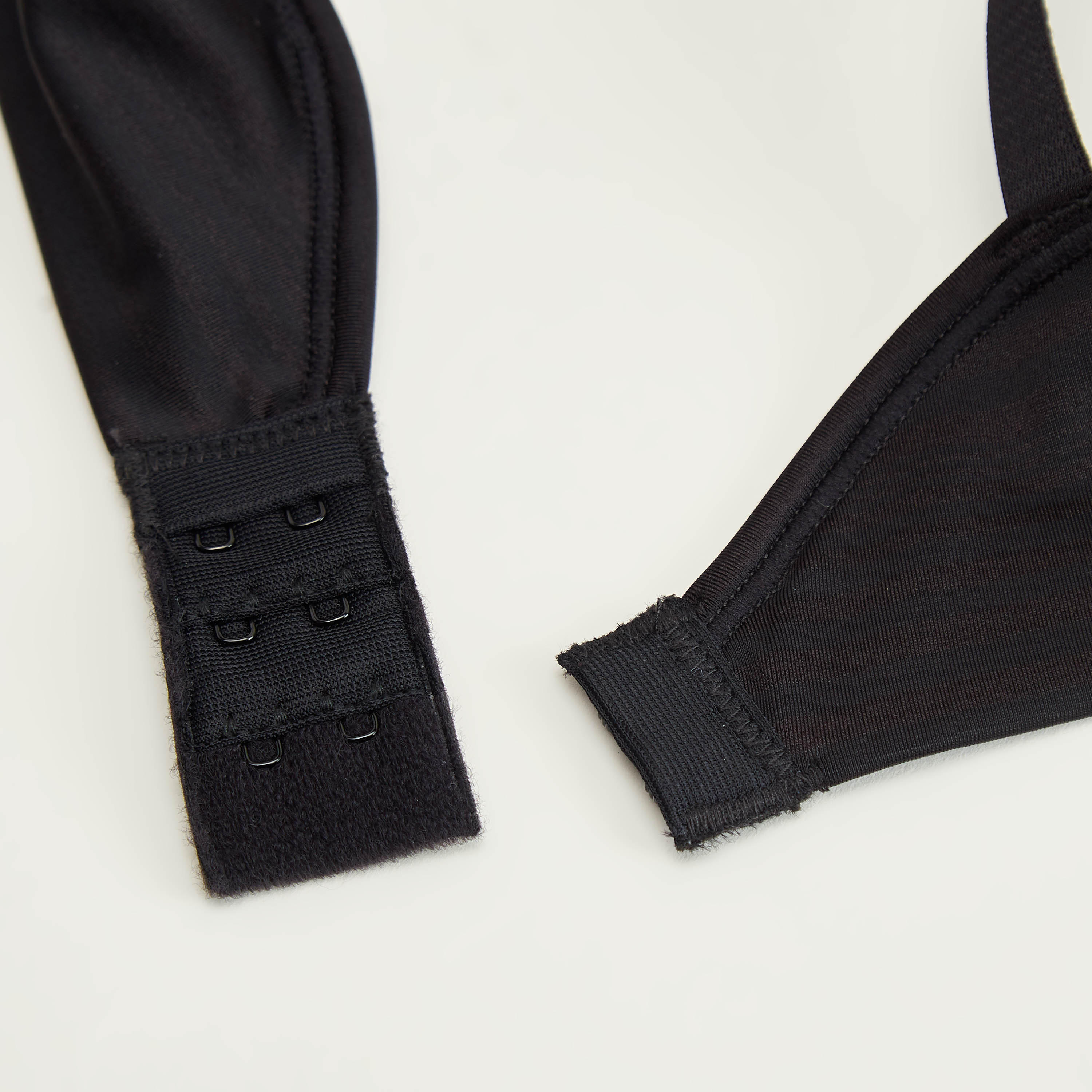 صدرية بوش أب مبطنة ومخطّطة بمشبك إغلاق ناعم من هانس-women-clothing-lingerie-bras-image-4
