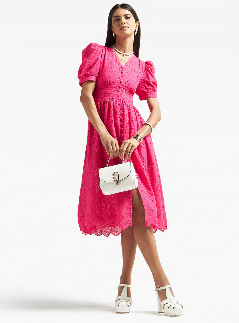 فستان مطرّز بياقة V وأكمام منفوخة-women-clothing-dresses-image-1