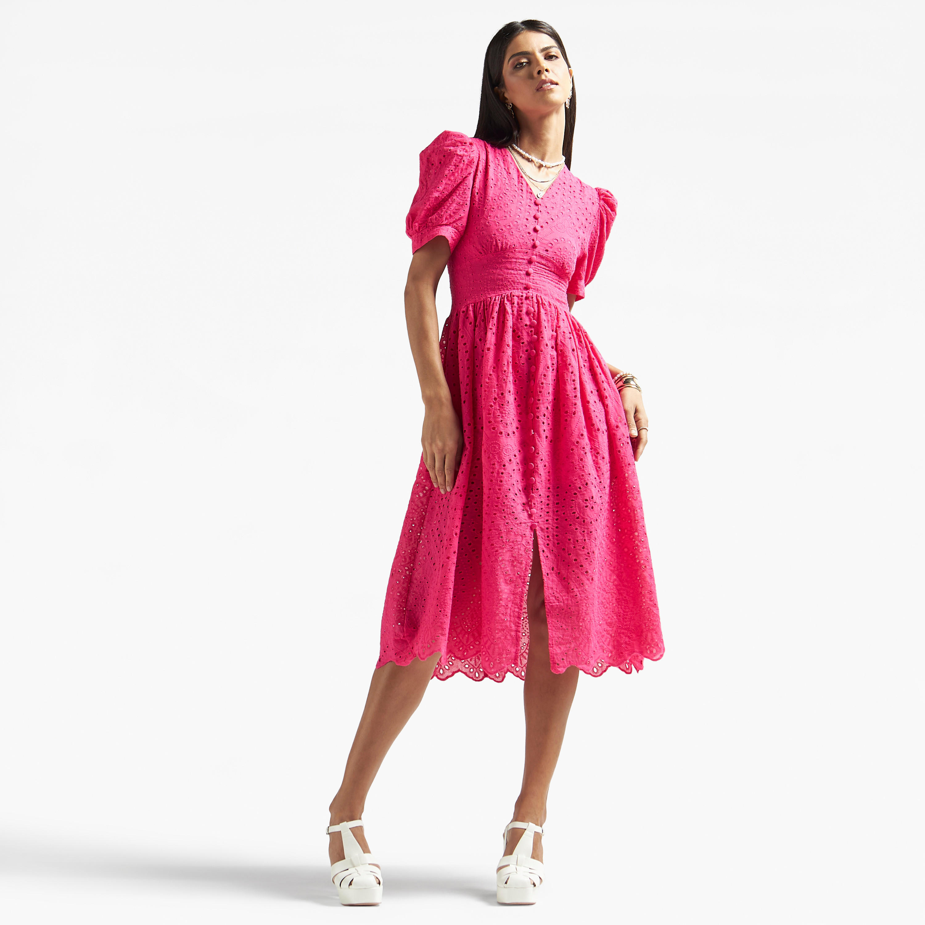 فستان مطرّز بياقة V وأكمام منفوخة-women-clothing-dresses-image-2