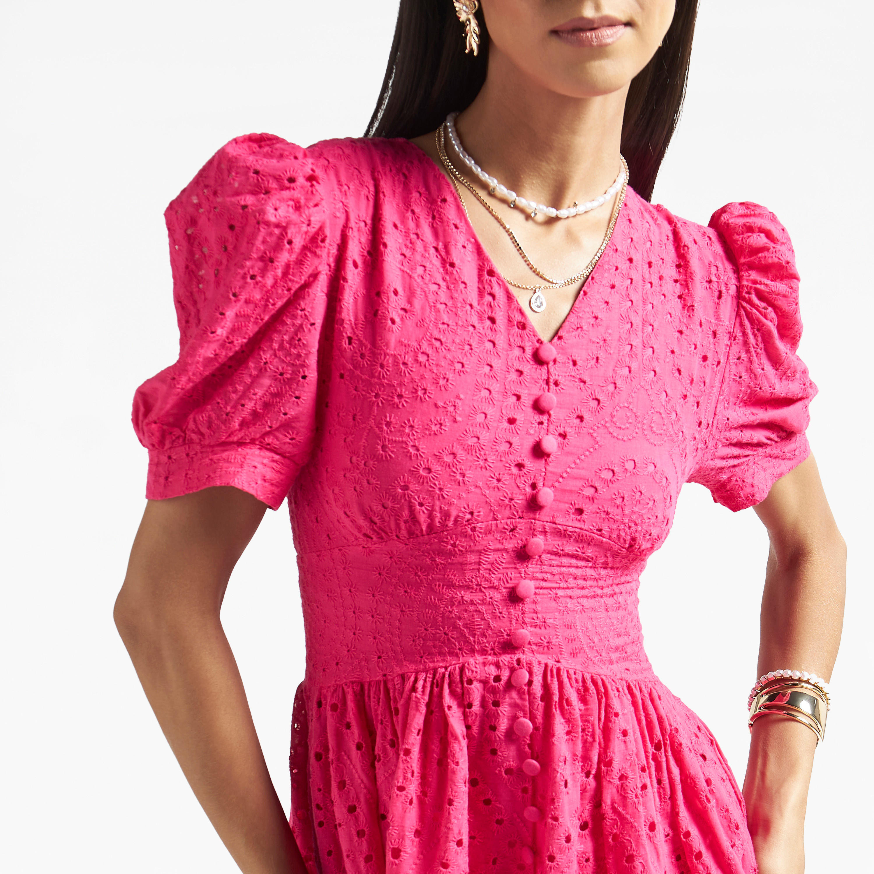 فستان مطرّز بياقة V وأكمام منفوخة-women-clothing-dresses-image-4