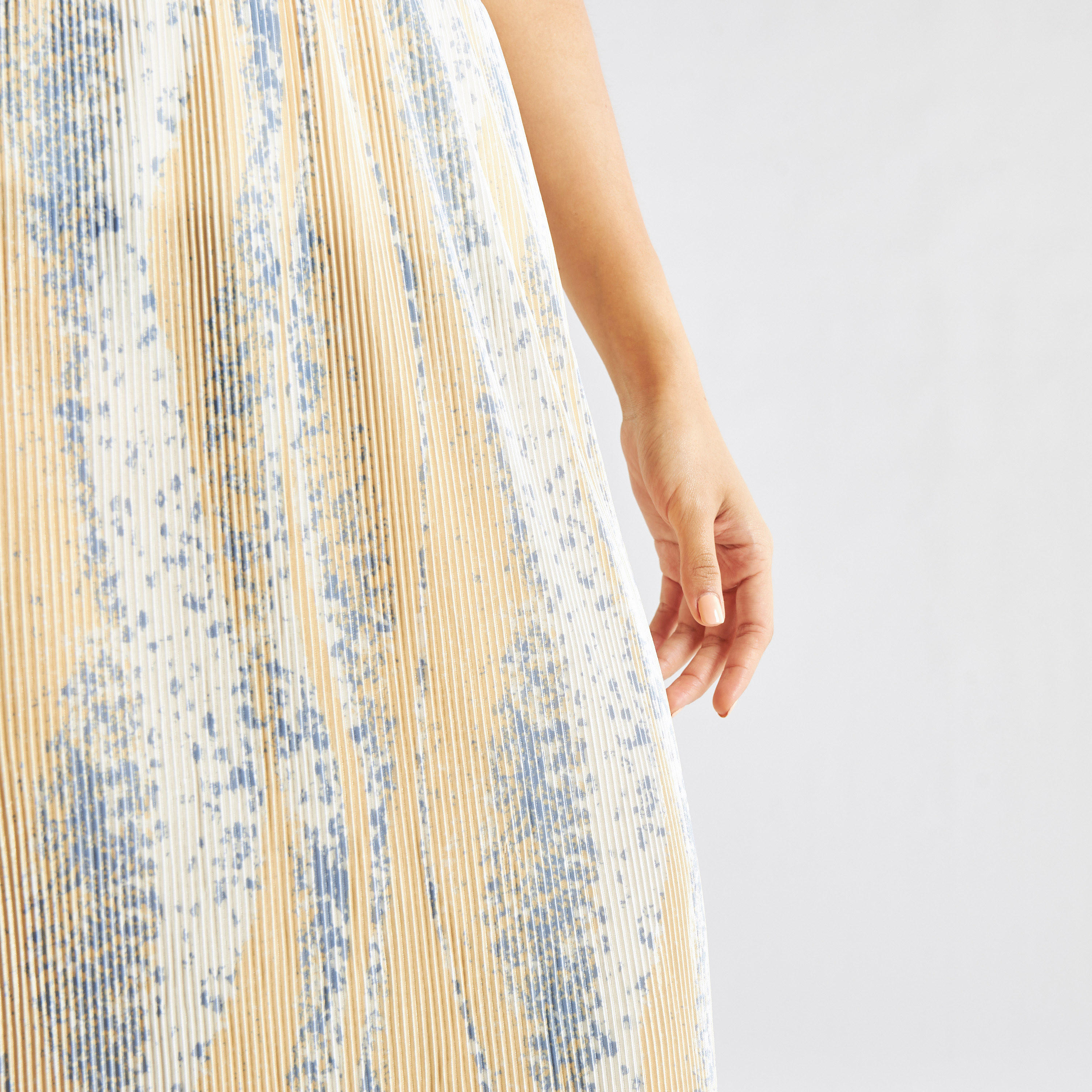 تنورة ميدي بارزة الملمس بخصر مطّاطي-women-clothing-bottoms-skirts-image-4