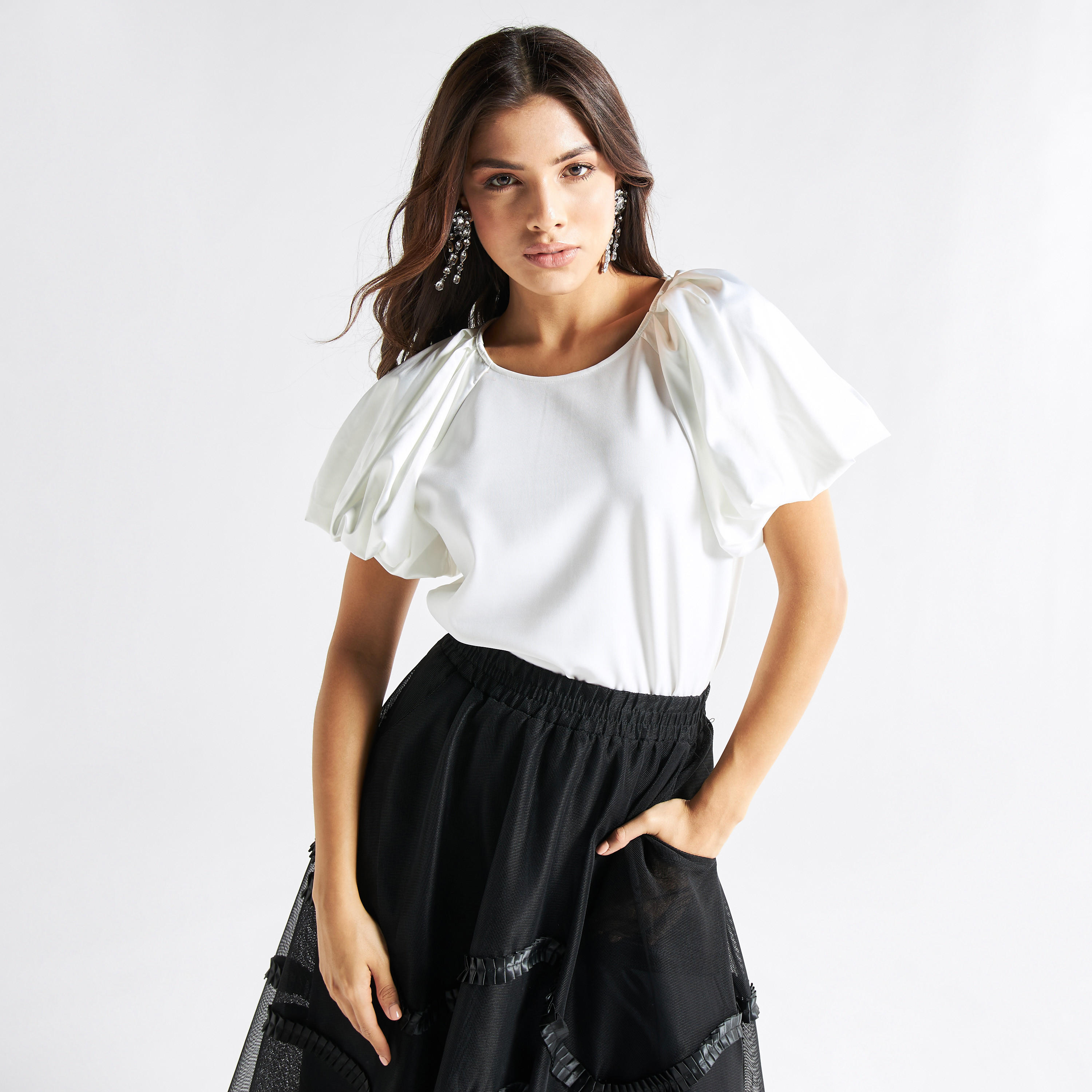 بلوزة ساتن سادة بياقة مستديرة وأكمام منفوخة-women-clothing-shirtsandblouses-blouses-image-4