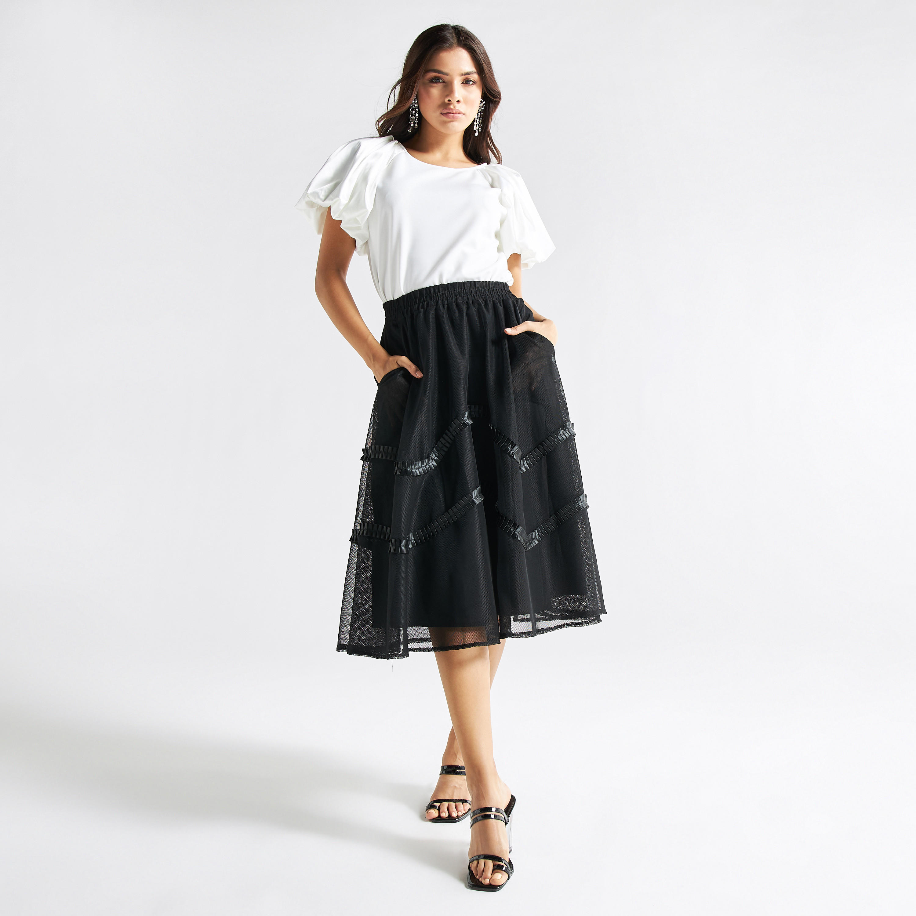 بلوزة ساتن سادة بياقة مستديرة وأكمام منفوخة-women-clothing-shirtsandblouses-blouses-image-3