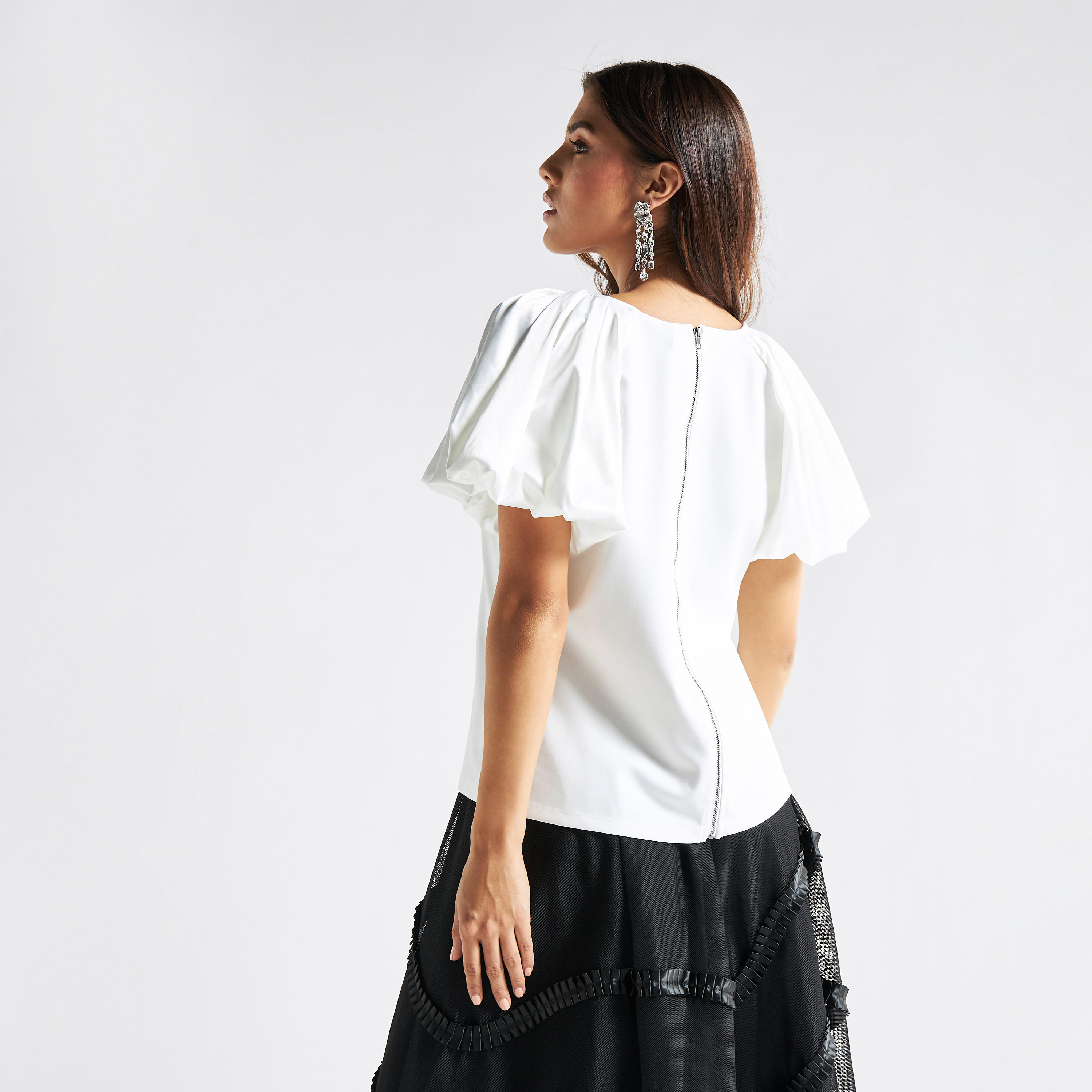 بلوزة ساتن سادة بياقة مستديرة وأكمام منفوخة-women-clothing-shirtsandblouses-blouses-image-2