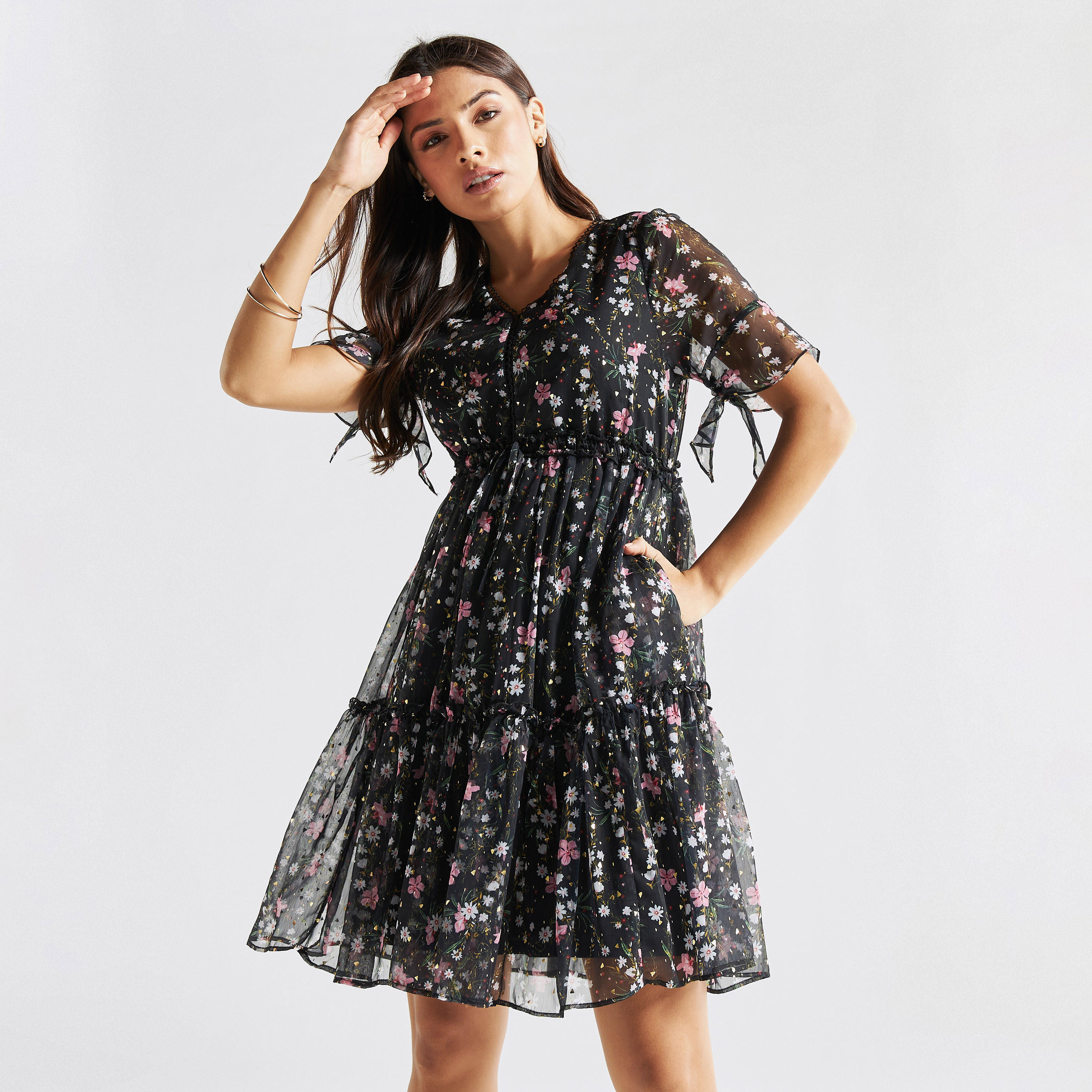 فستان بطبعات أزهار وياقة V وأربطة وجيوب-women-clothing-dresses-image-2