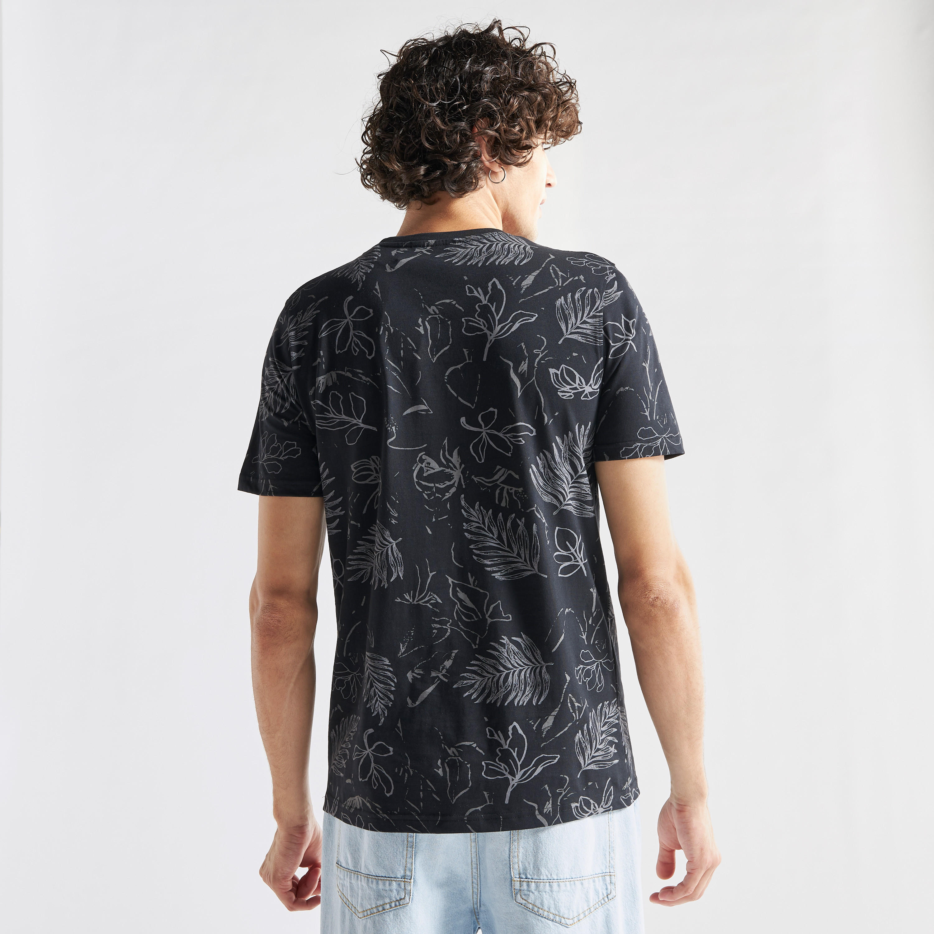 تيشيرت بارز الملمس بياقة ضيّقة وأكمام قصيرة وطبعات-men-clothing-tshirtsandpolos-tshirts-image-3