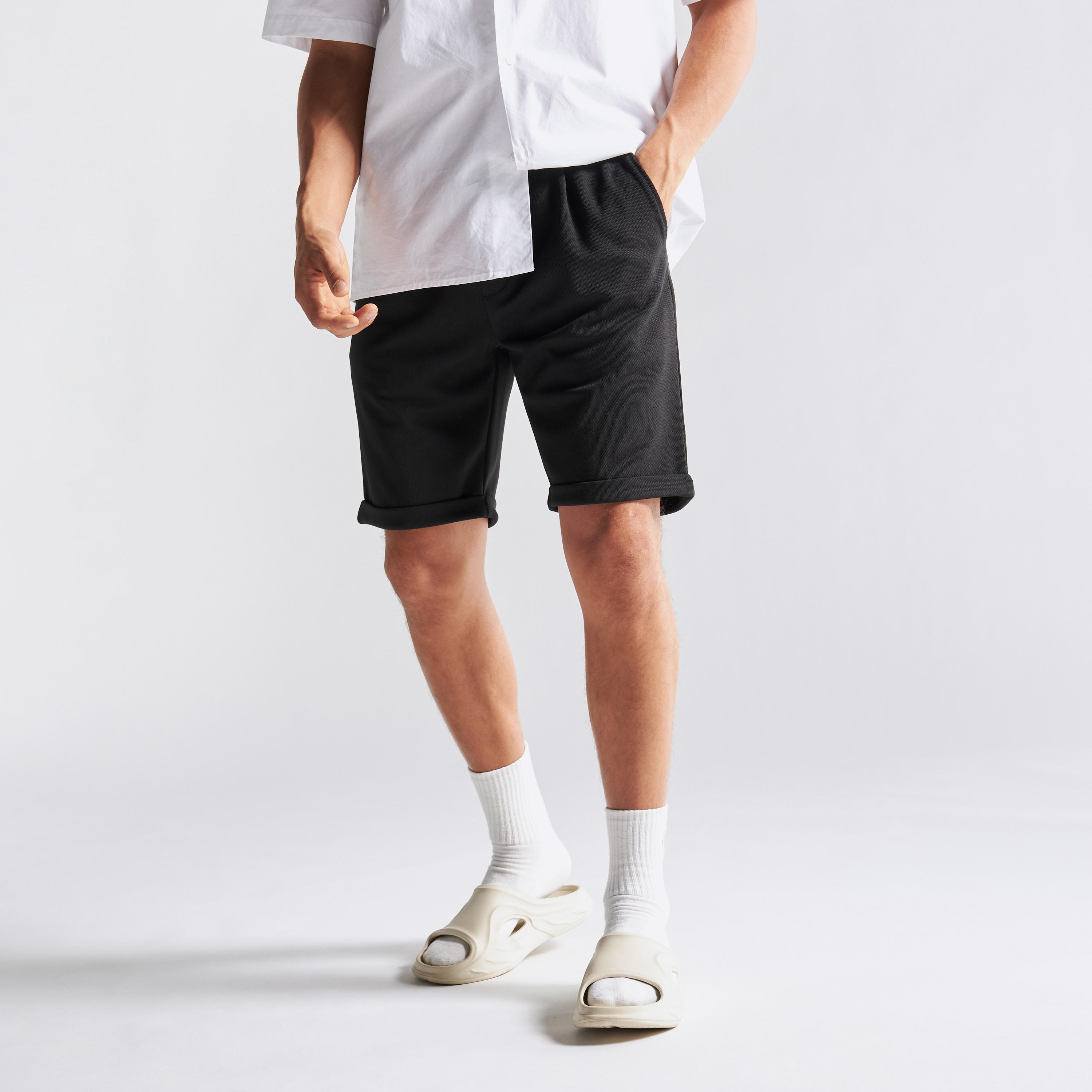 شورت سادة بخصر مطاطي وجيوب-men-clothing-bottoms-shorts-image-1