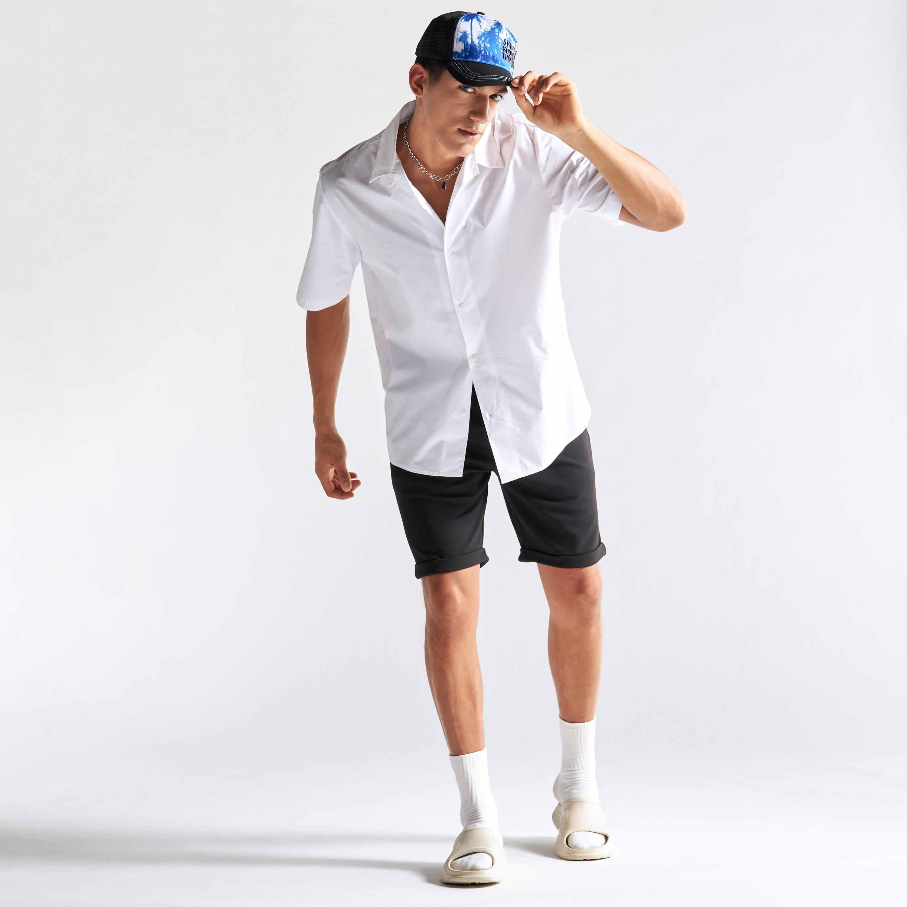 شورت سادة بخصر مطاطي وجيوب-men-clothing-bottoms-shorts-image-2