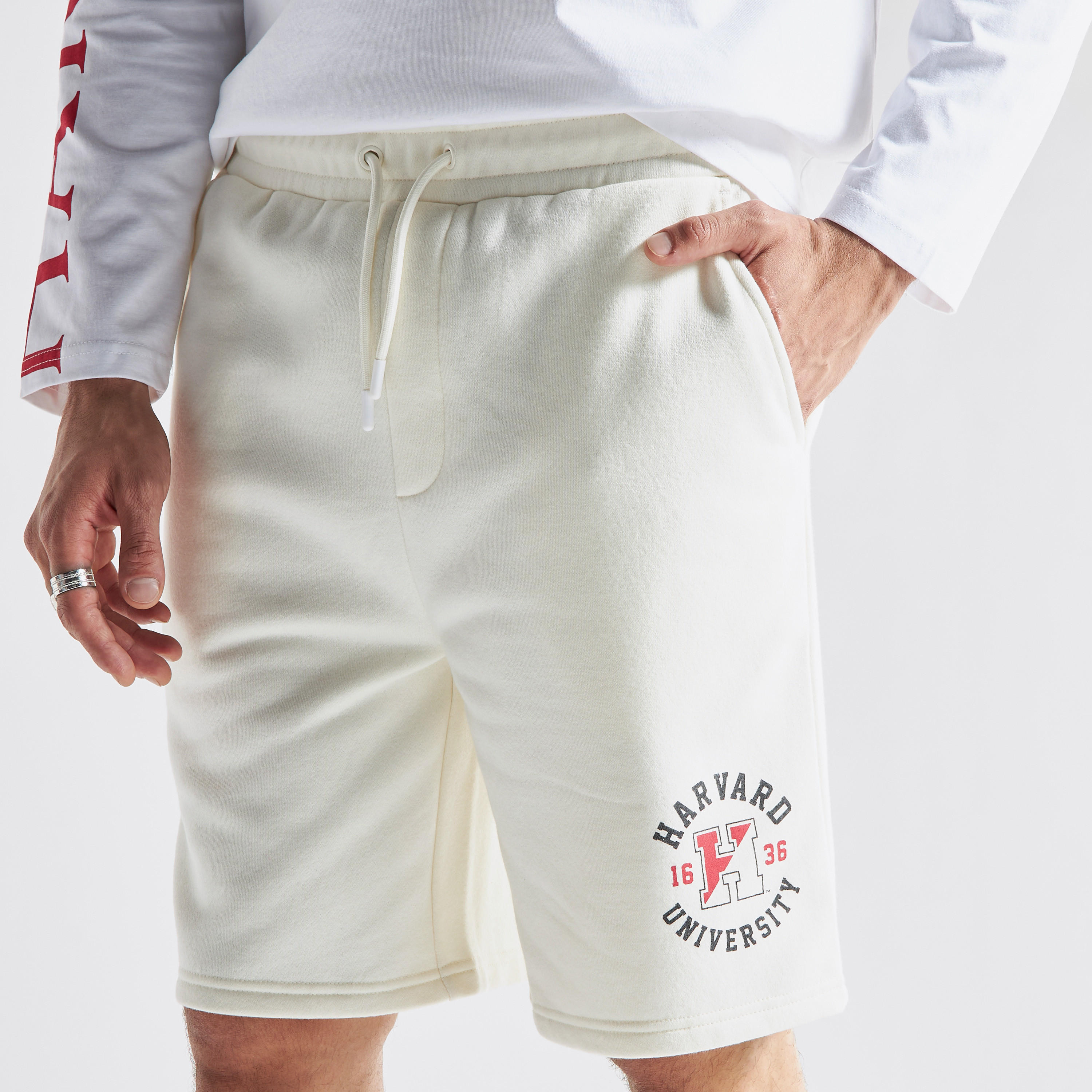 شورت رياضي برباط إغلاق وجيوب وطبعات شعار جامعة هارفارد-men-clothing-bottoms-shorts-image-4