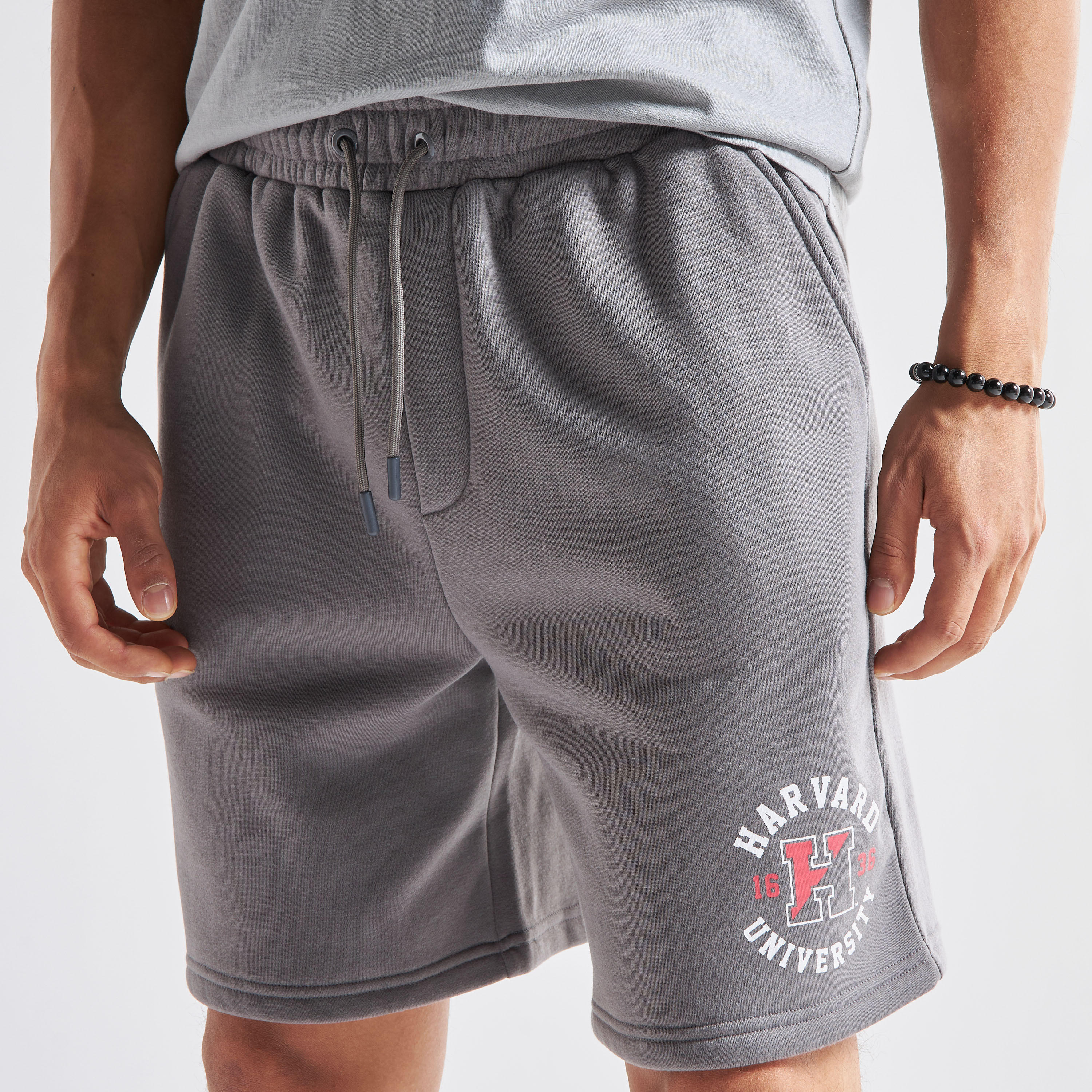 شورت رياضي برباط إغلاق وجيوب وطبعات شعار جامعة هارفارد-men-clothing-bottoms-shorts-image-1