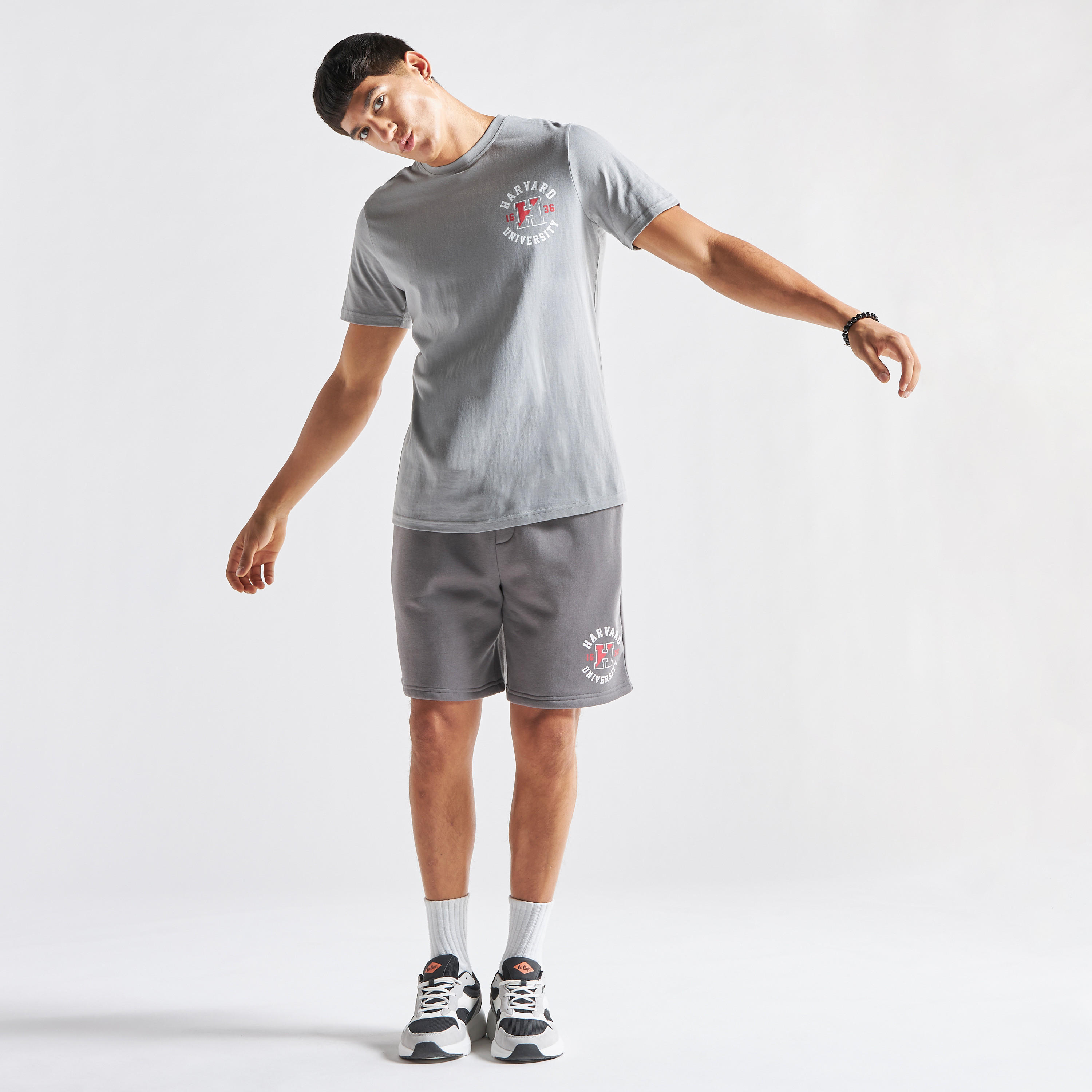 شورت رياضي برباط إغلاق وجيوب وطبعات شعار جامعة هارفارد-men-clothing-bottoms-shorts-image-2