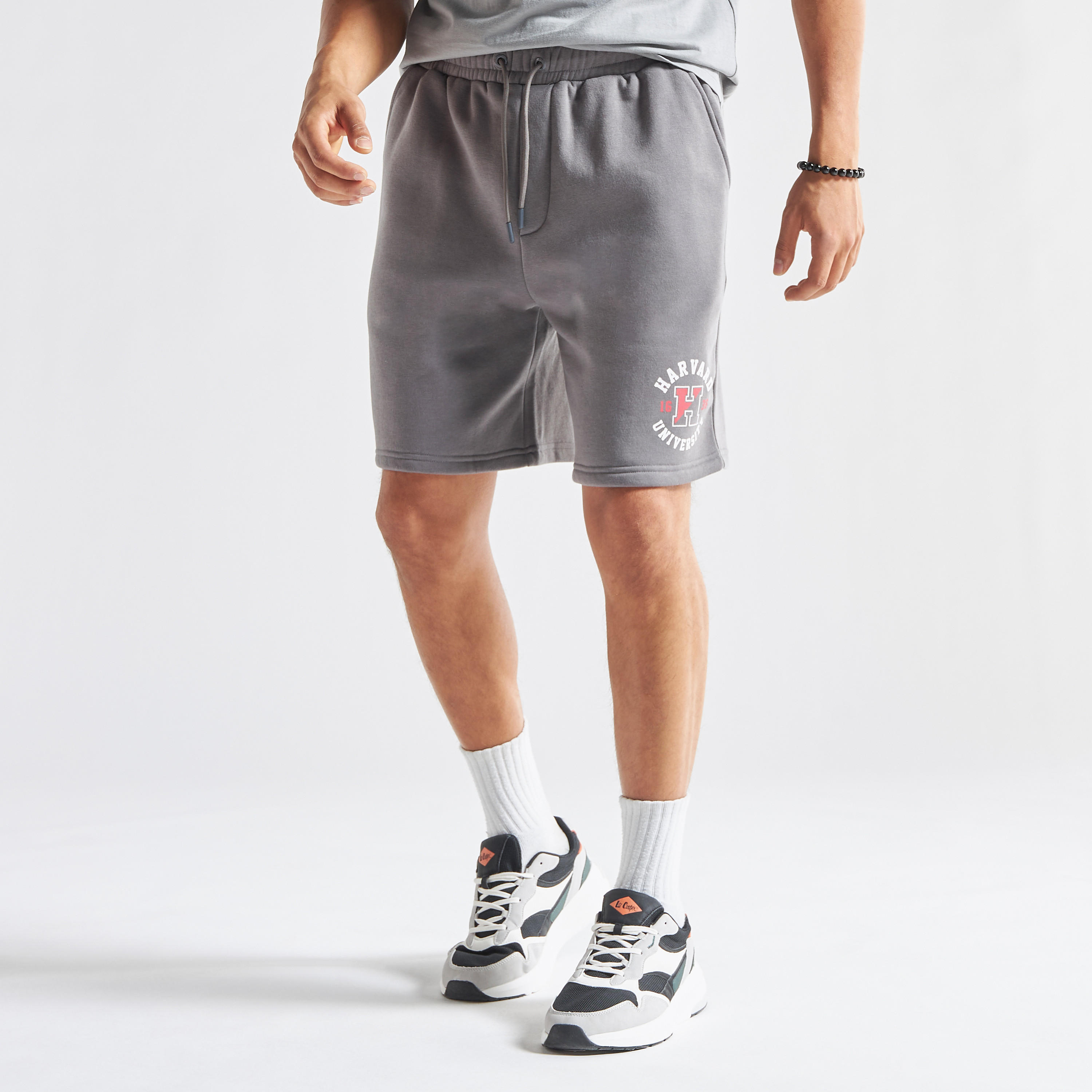 شورت رياضي برباط إغلاق وجيوب وطبعات شعار جامعة هارفارد-men-clothing-bottoms-shorts-image-4