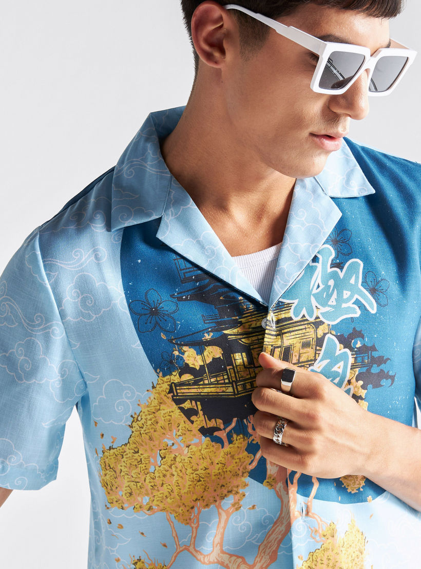 قميص فضفاض بياقة كامب وأكمام قصيرة وطبعات جرافيك-men-clothing-shirts-image-4