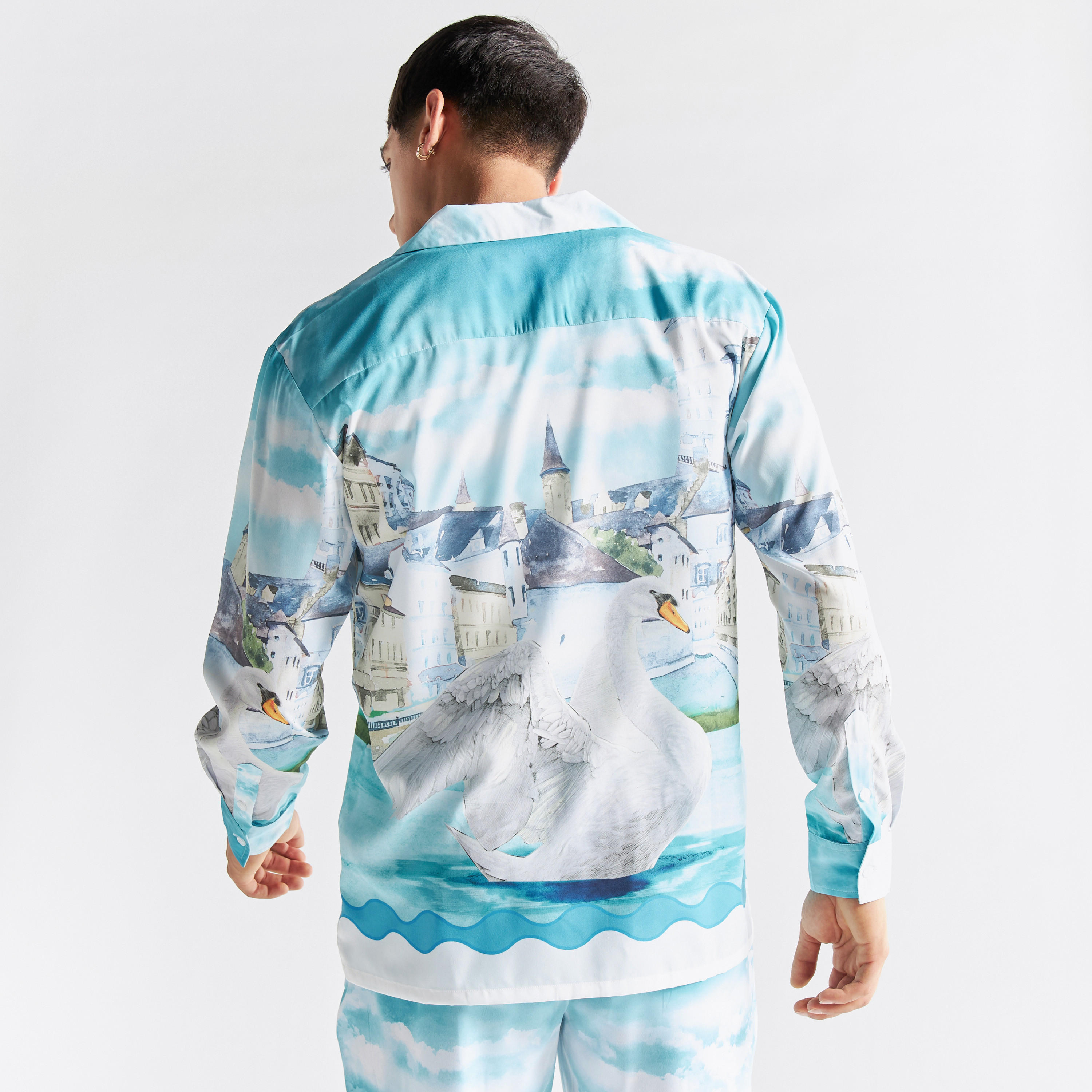 قميص فضفاض بياقة كامب وأكمام طويلة وطبعات جرافيك-men-clothing-shirts-image-3