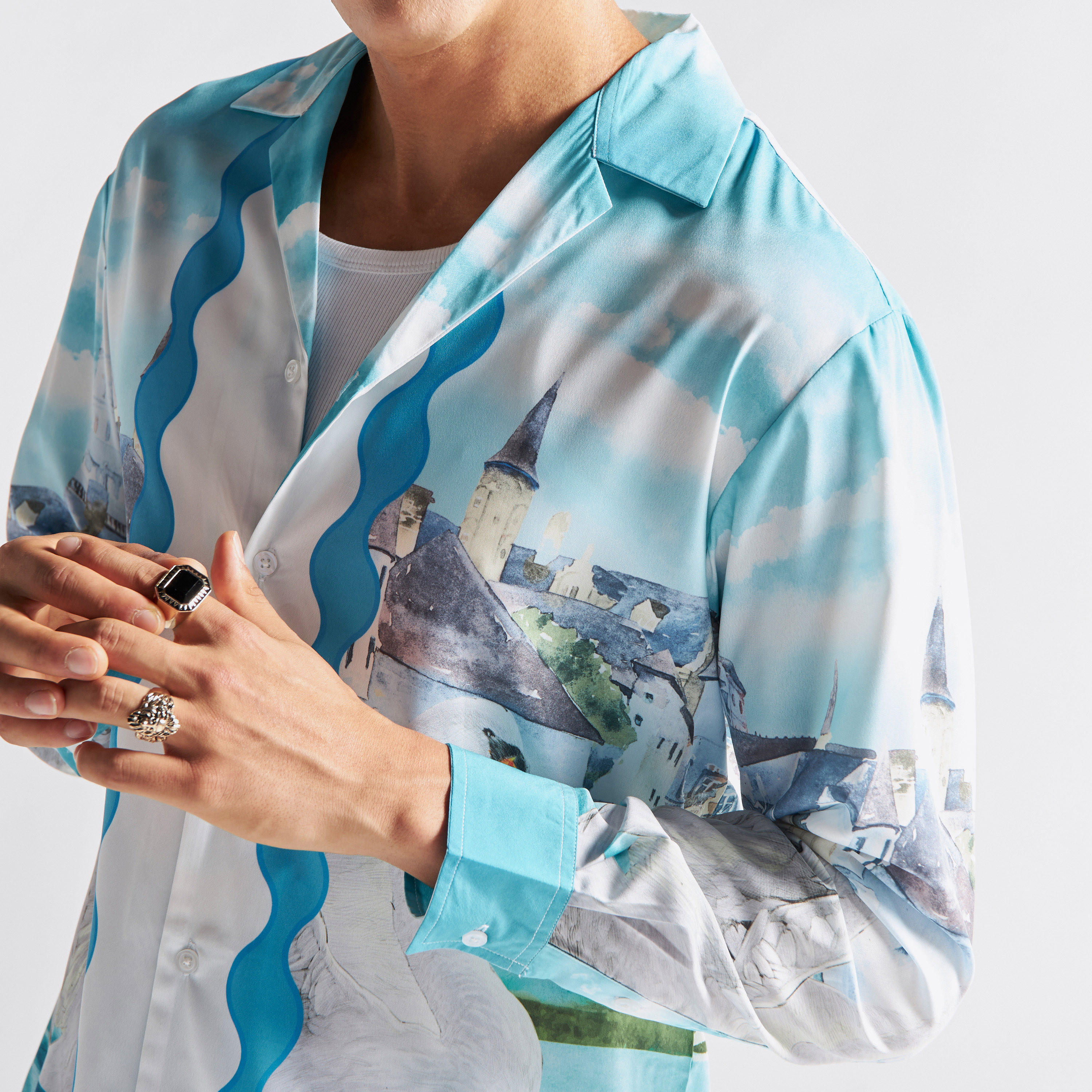 قميص فضفاض بياقة كامب وأكمام طويلة وطبعات جرافيك-men-clothing-shirts-image-4