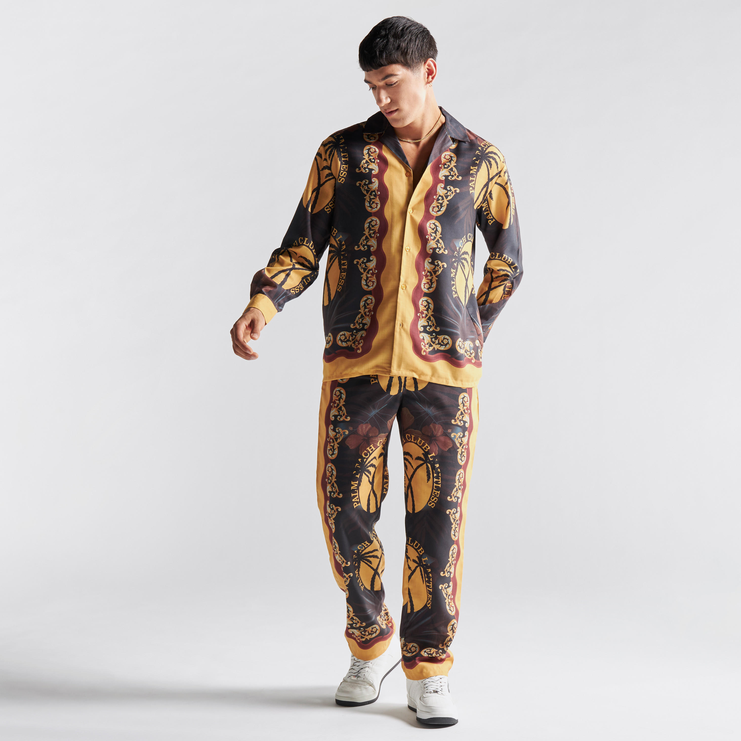 قميص فضفاض بياقة كامب وأكمام طويلة وطبعات جرافيك-men-clothing-shirts-image-2