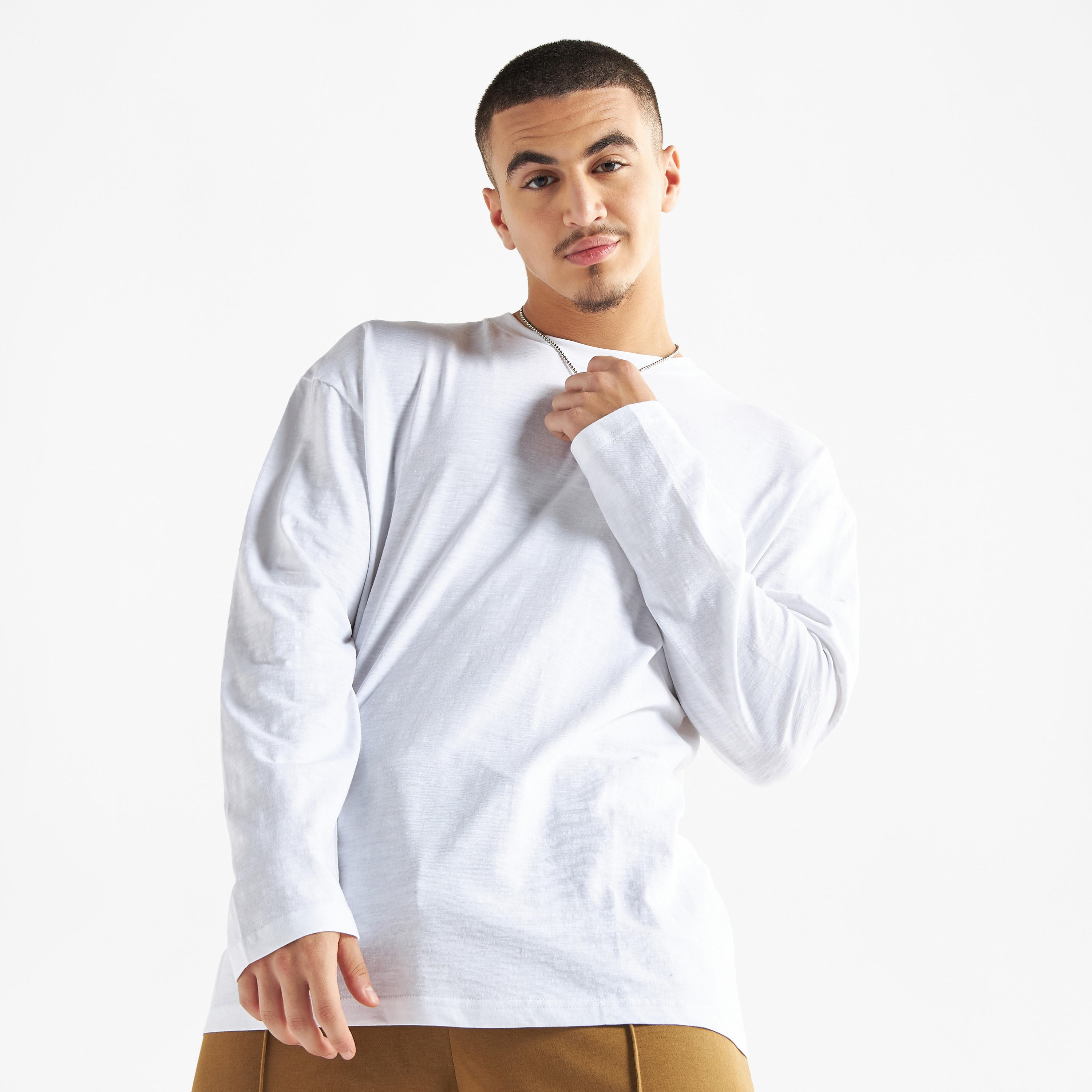تيشيرت طويل فضفاض سادة بياقة ضيّقة وأكمام طويلة-men-clothing-tshirtsandpolos-tshirts-image-4