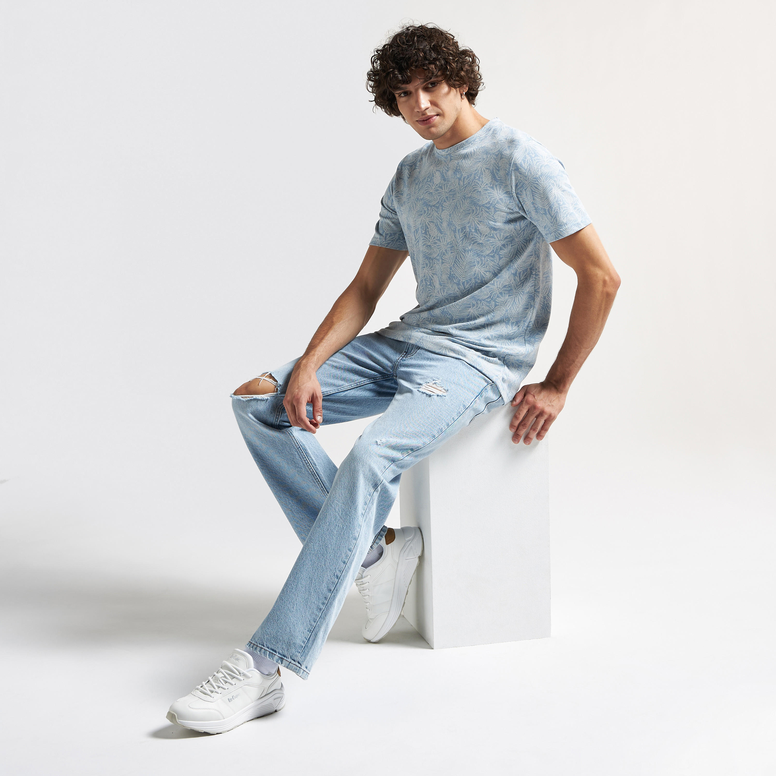 تيشيرت بارز الملمس بياقة ضيّقة وأكمام قصيرة وطبعات-men-clothing-tshirtsandpolos-tshirts-image-2