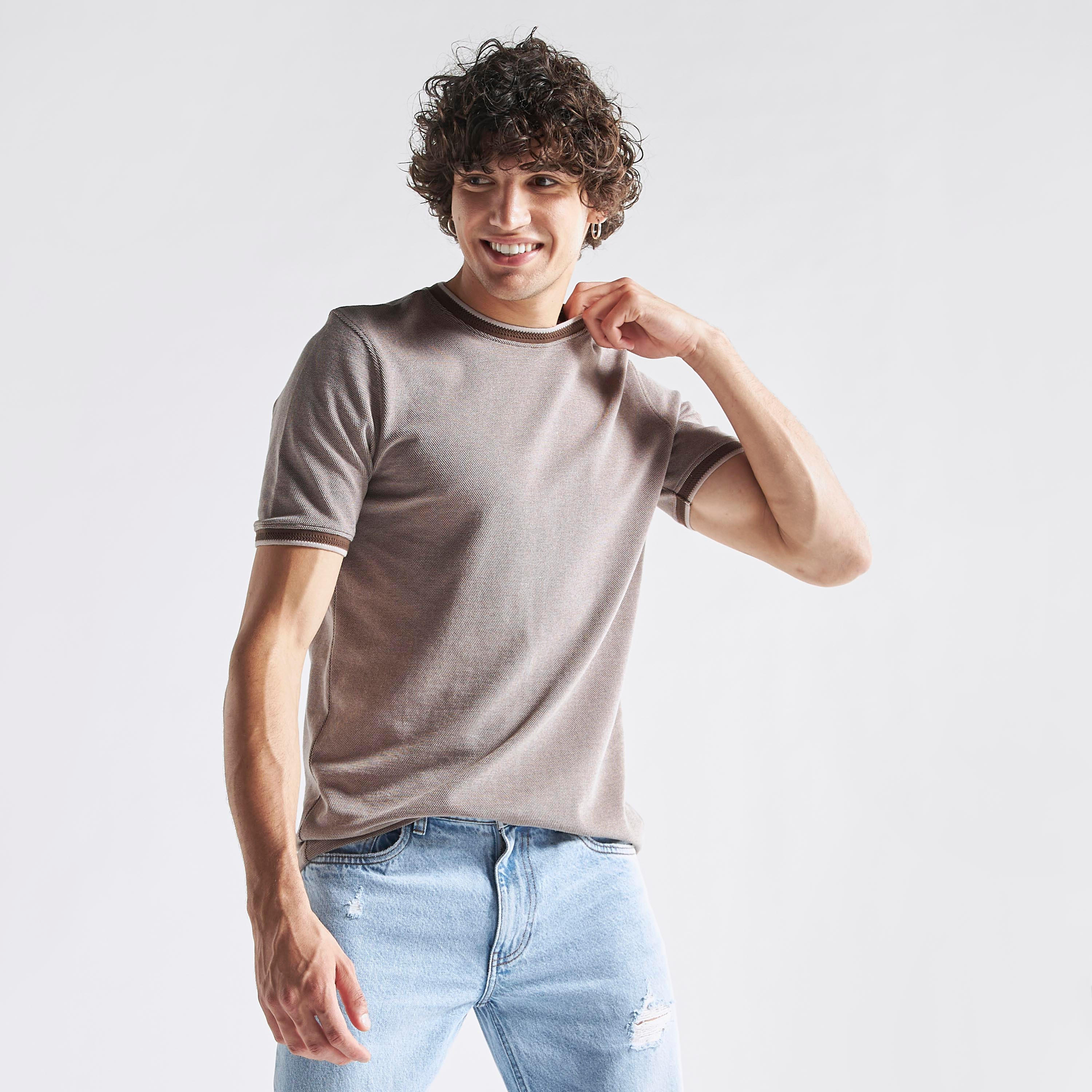 تيشيرت بارز الملمس بياقة ضيقة وأكمام قصيرة-men-clothing-tshirtsandpolos-tshirts-image-4