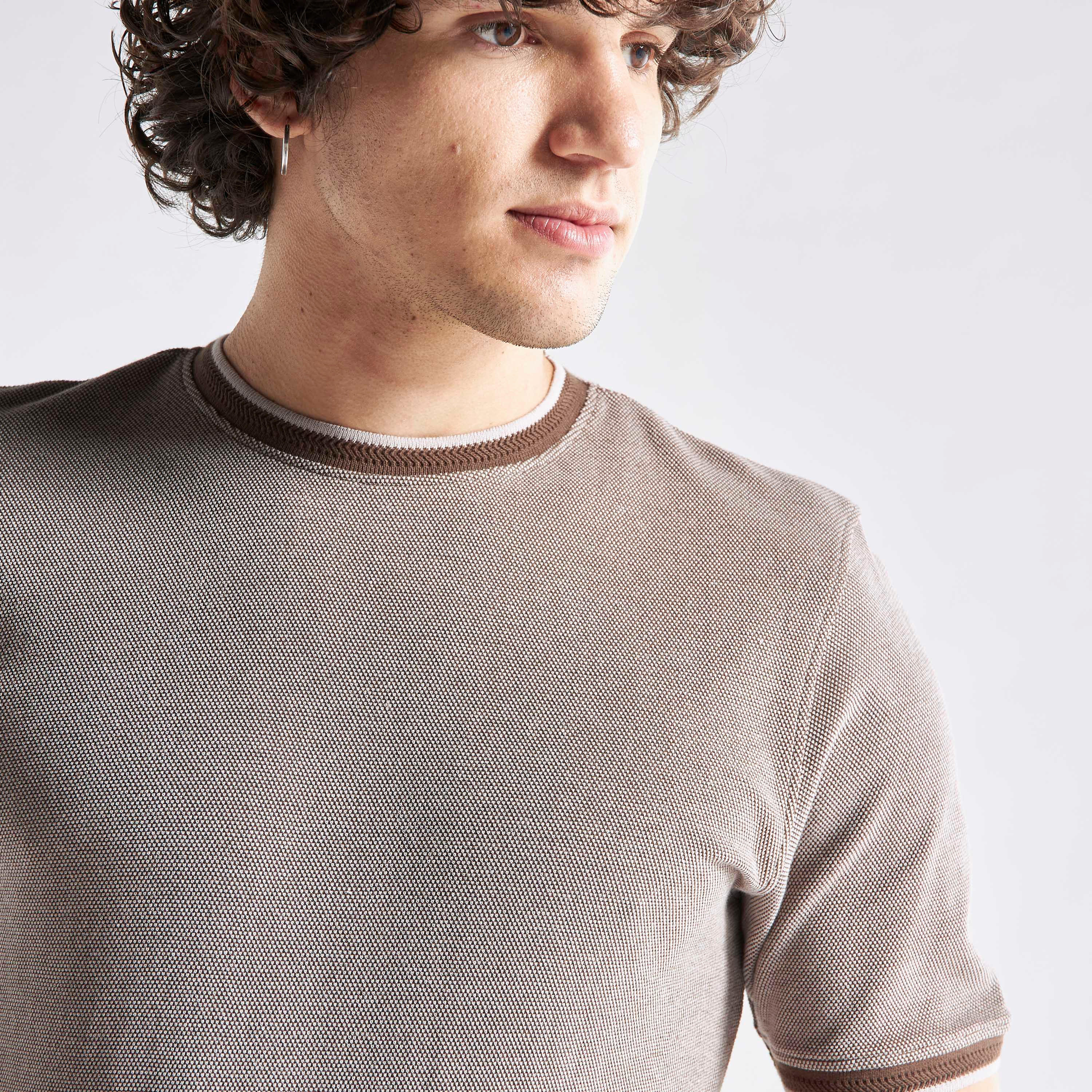 تيشيرت بارز الملمس بياقة ضيقة وأكمام قصيرة-men-clothing-tshirtsandpolos-tshirts-image-1