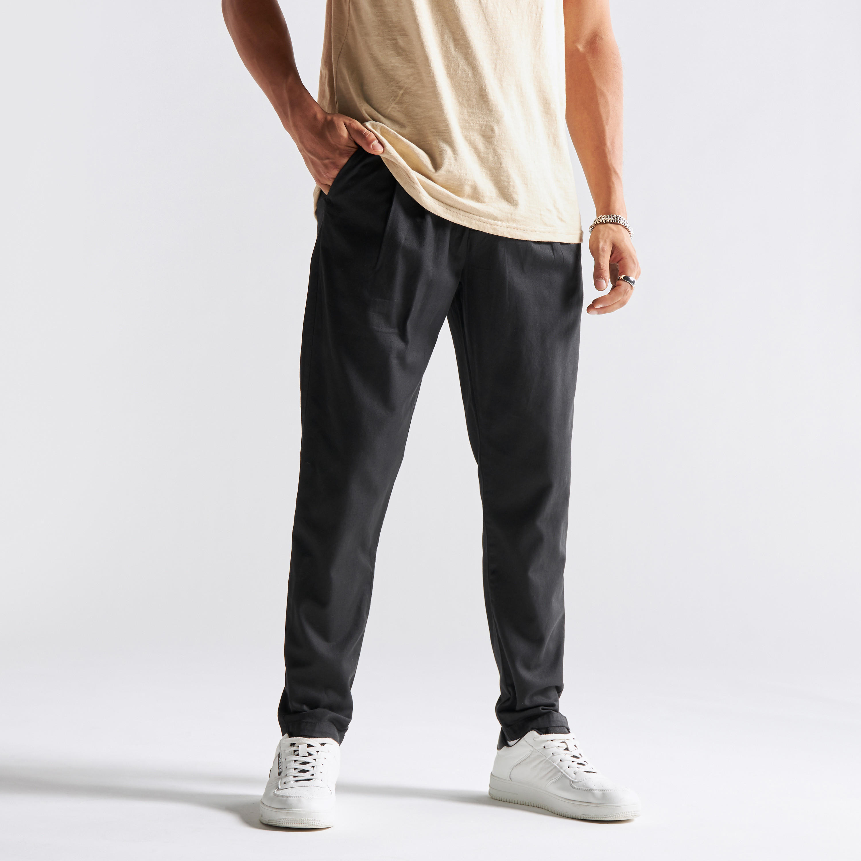 بنطلون سادة بجيوب وكسرات-men-clothing-bottoms-trousersandchinos-trousers-image-4