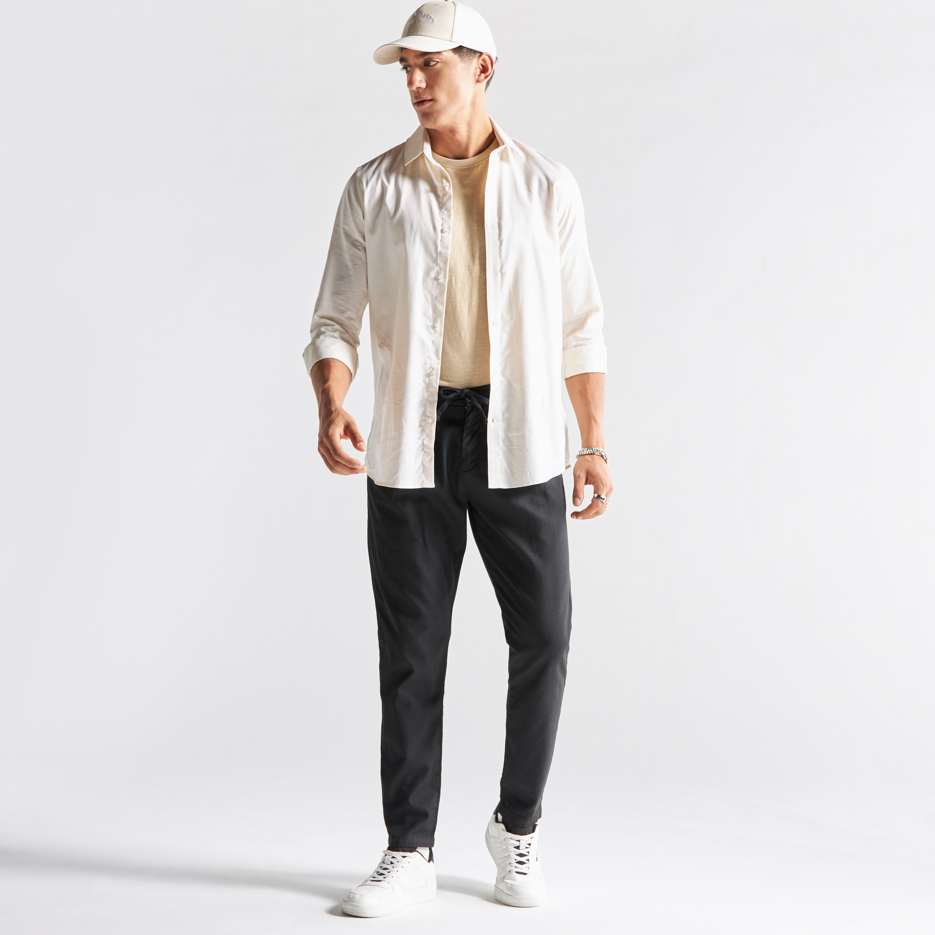 بنطلون سادة بجيوب وكسرات-men-clothing-bottoms-trousersandchinos-trousers-image-3